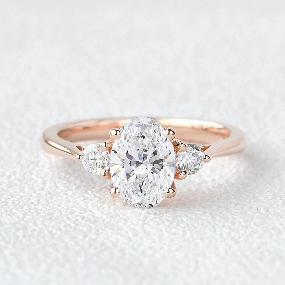 Elegant Gifts Elegant Shine 0.8ct Classic Oval Three Stone Lab Grown Diamond Ring