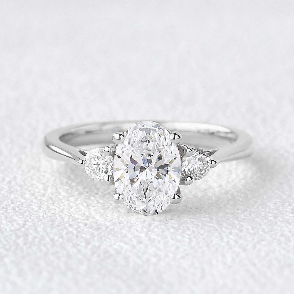 Date Fit Outdoor Style 0.8ct Classic Oval Three Stone Lab Grown Diamond Ring