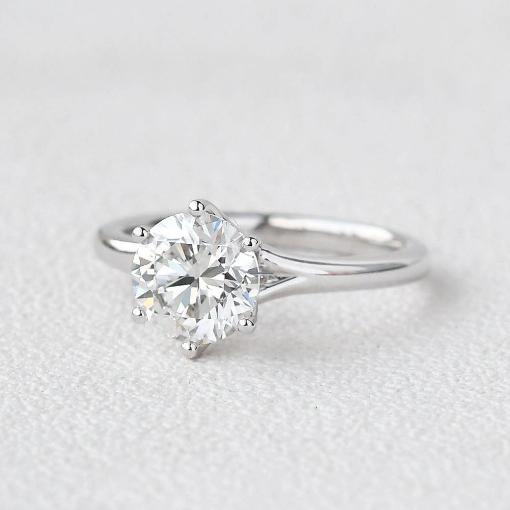Night Feature 1.0ct Round Cut Moissanite Six-Prong Classic Solitaire Ring