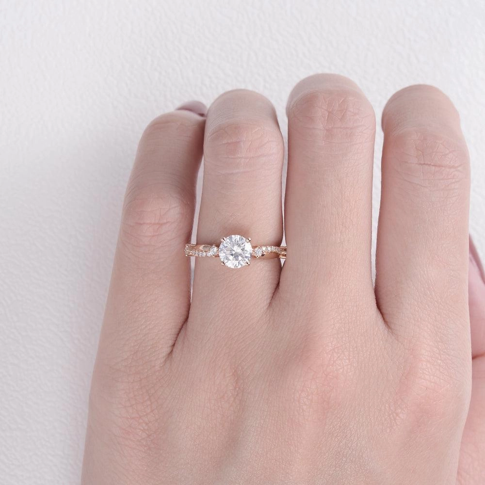 1.0ct Round Cut Moissanite Twisted Solitaire Ring Beauty Element Vacation Mood