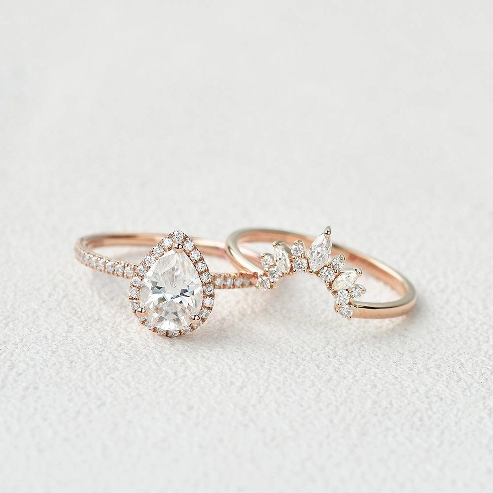 Signature Highlight 1.5ct Moissanite Pear Cut Halo White Gold Ring Set 2pcs