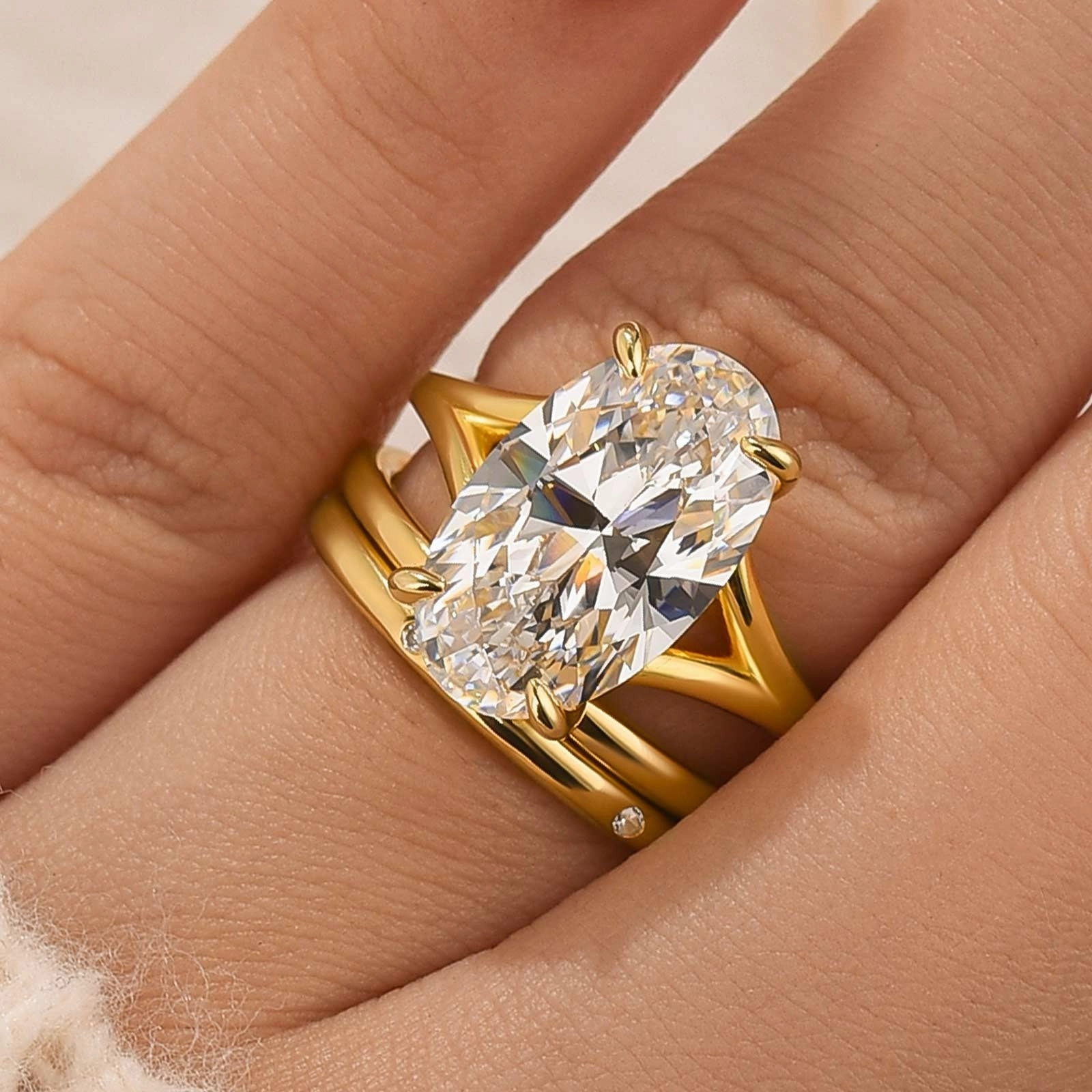 3PC 5.0Ct Oval Cut Split Shank Wedding Ring Set With Two Simple Wedding Bands Evergreen style Vibrant Sparkle