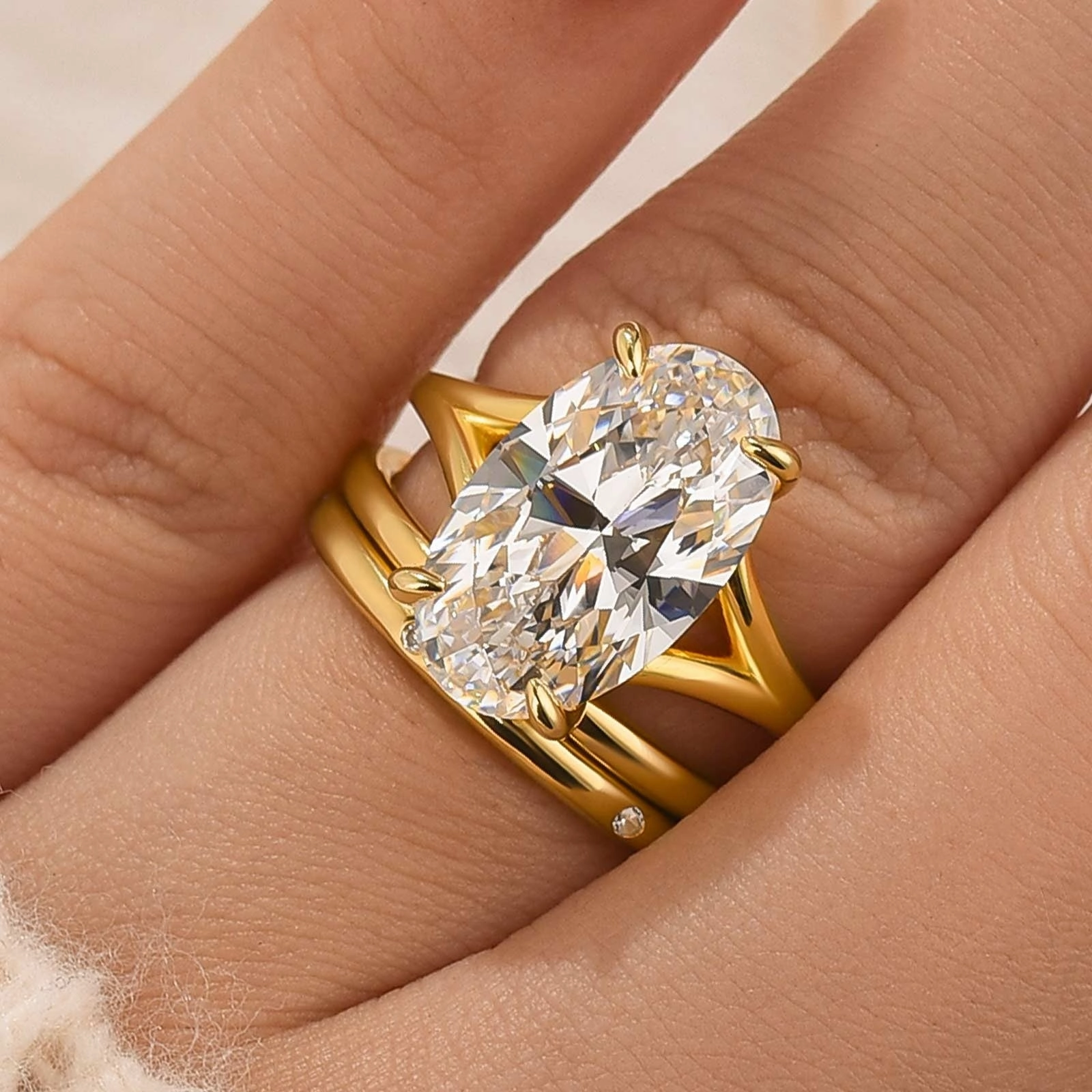 Finest Feature 3PC 5.0Ct Oval Cut Split Shank Wedding Ring Set With Two Simple Wedding Bands