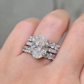 Playful Spark Cozy Look 3PC 6.0Ct Oval Cut Wedding Ring Set With Two Classic Round Cut Wedding Bands