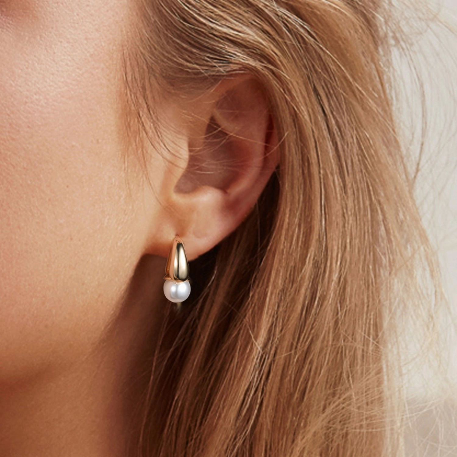 The Pearl-fect Solitaire Akoya Pearl Hoop Earrings Shiny Style