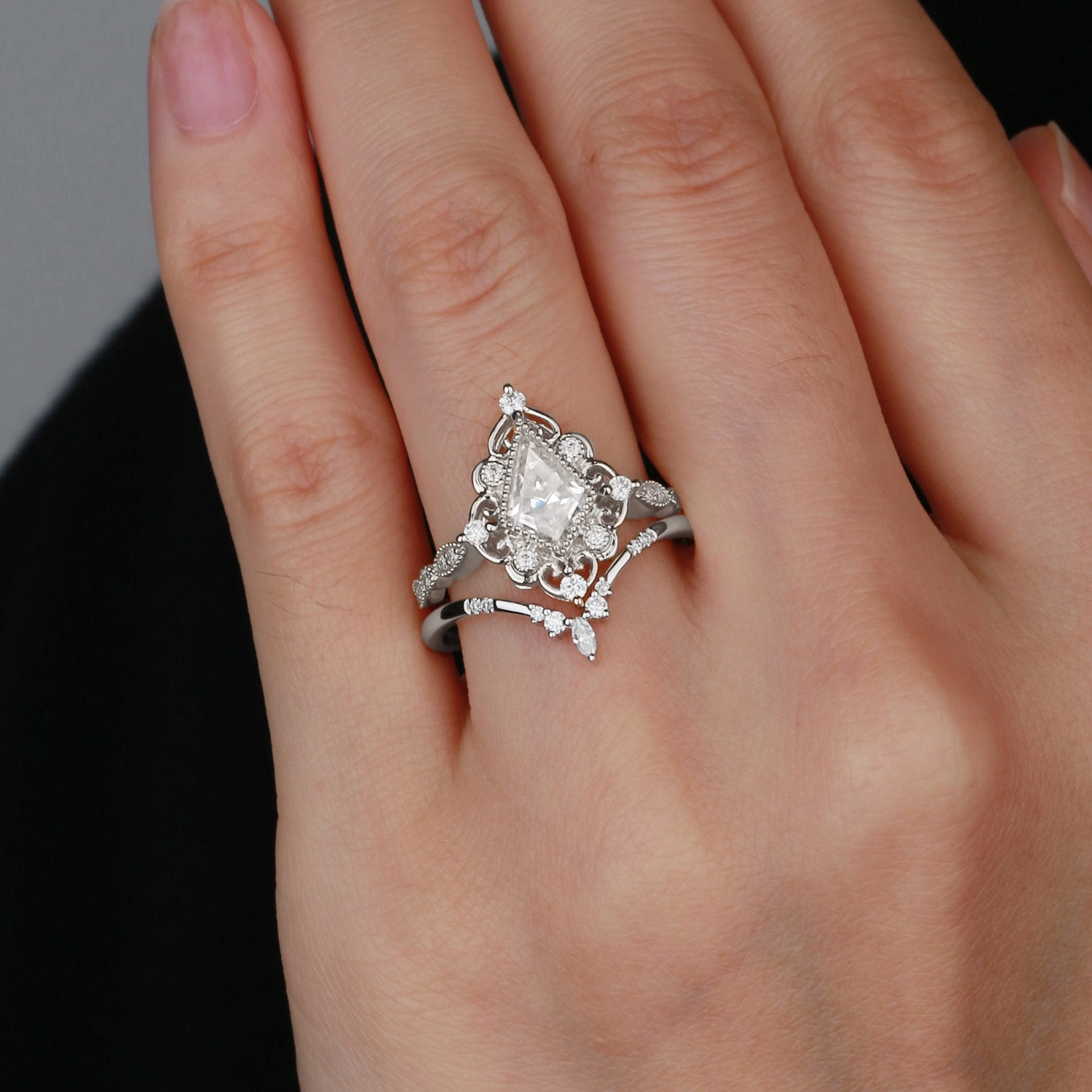 Essential Pair Art Deco Kite Cut Moissanite Vintage Engagement Ring Set 2pcs