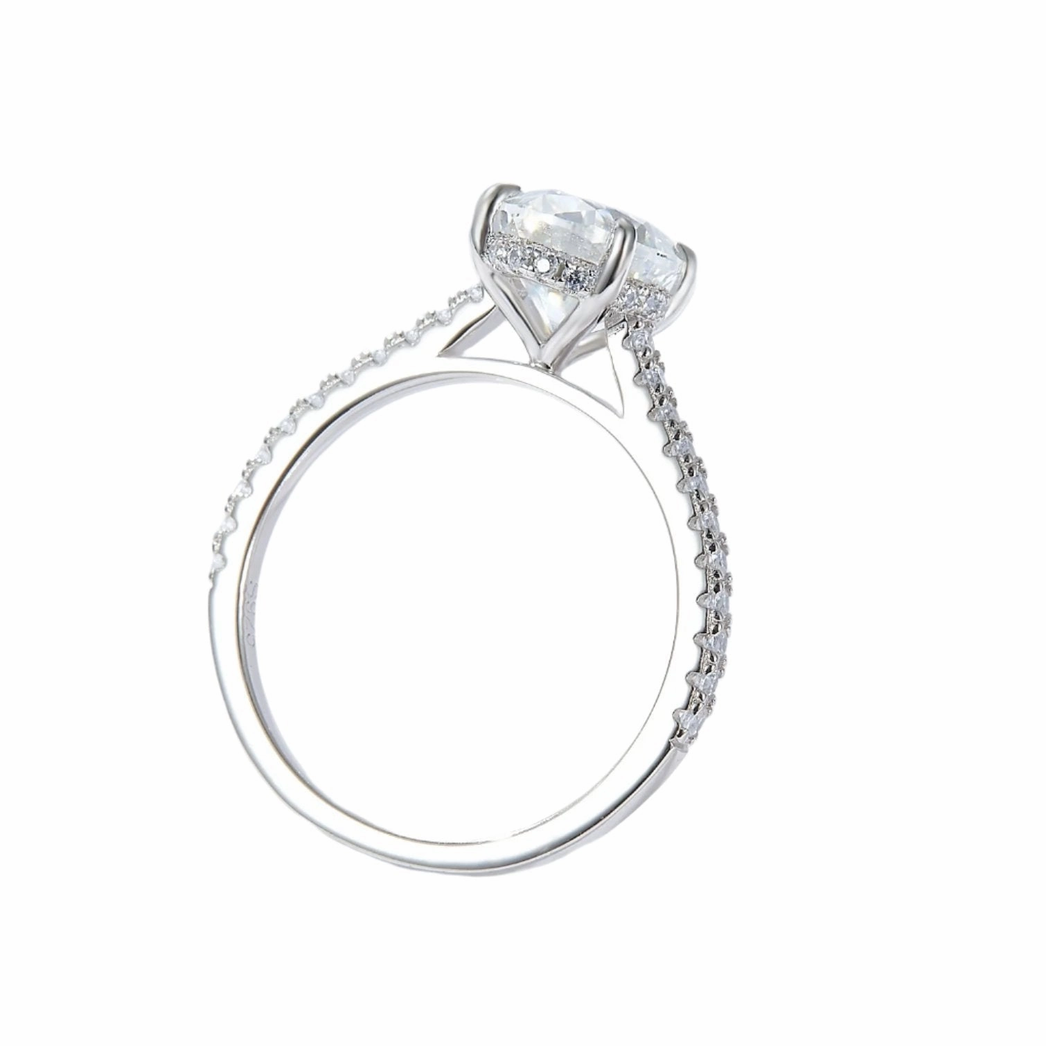 2 Carat Moissanite Oval Engagement Ring in 925 Sterling Silver Brilliant Gift Chic Accent