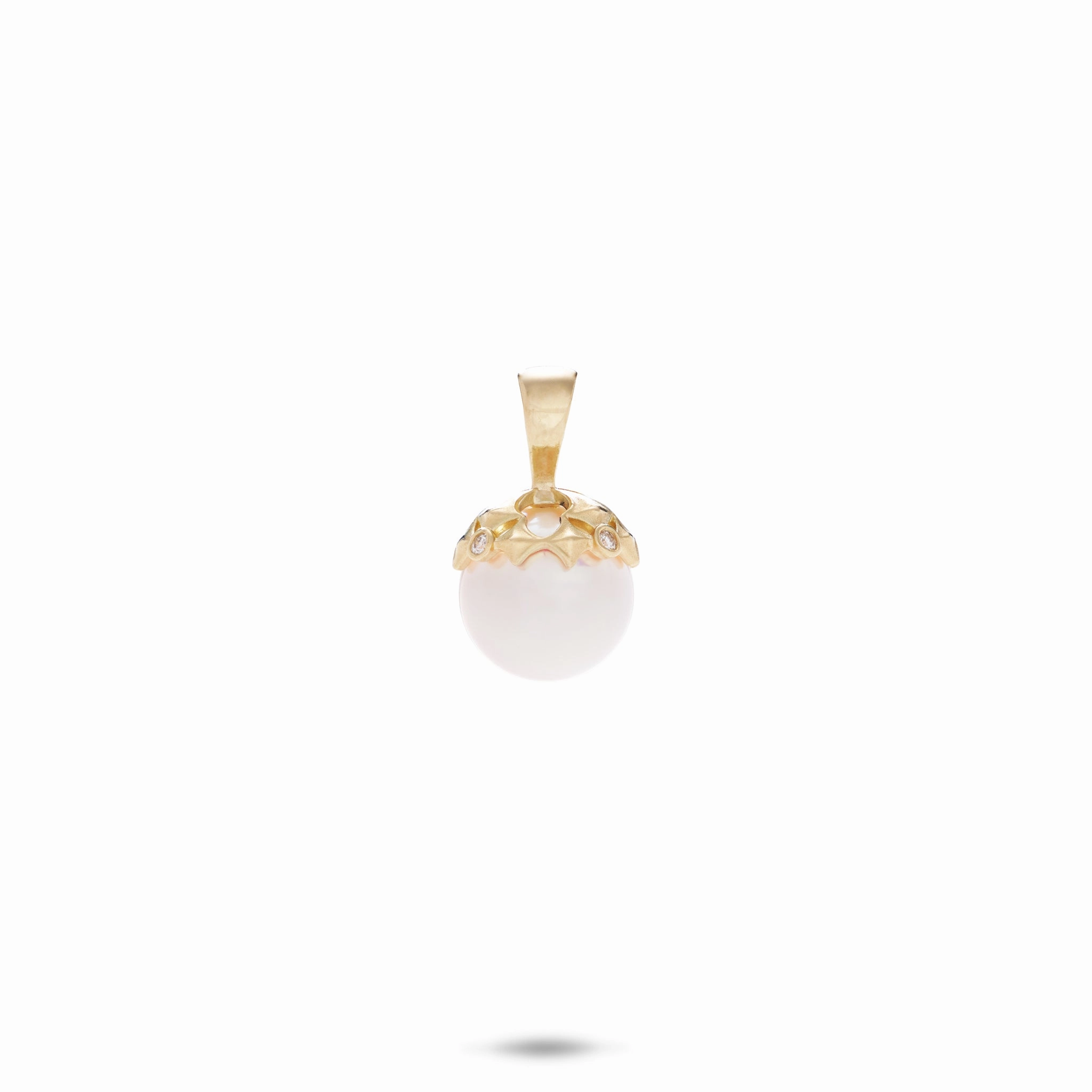 Hawaiian Quilted Star Akoya White Pearl Pendant in Gold - 8mm refined design Chic Edge