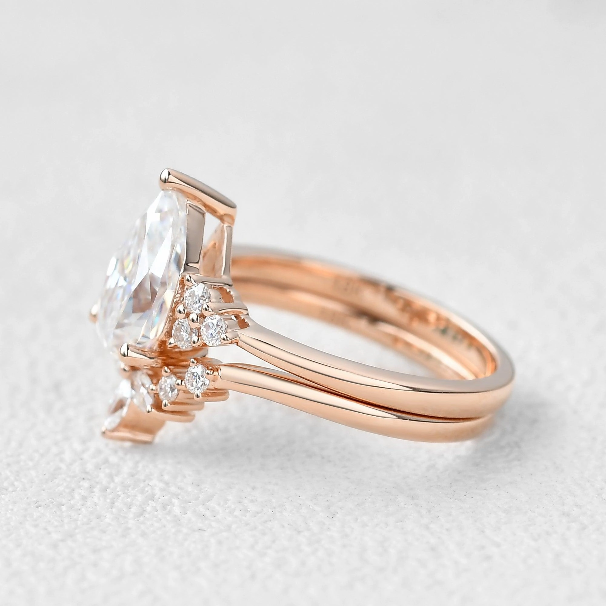 2.0ct Pear Shaped Moissanite Rose Gold Ring Set 2pcs Romantic Edge