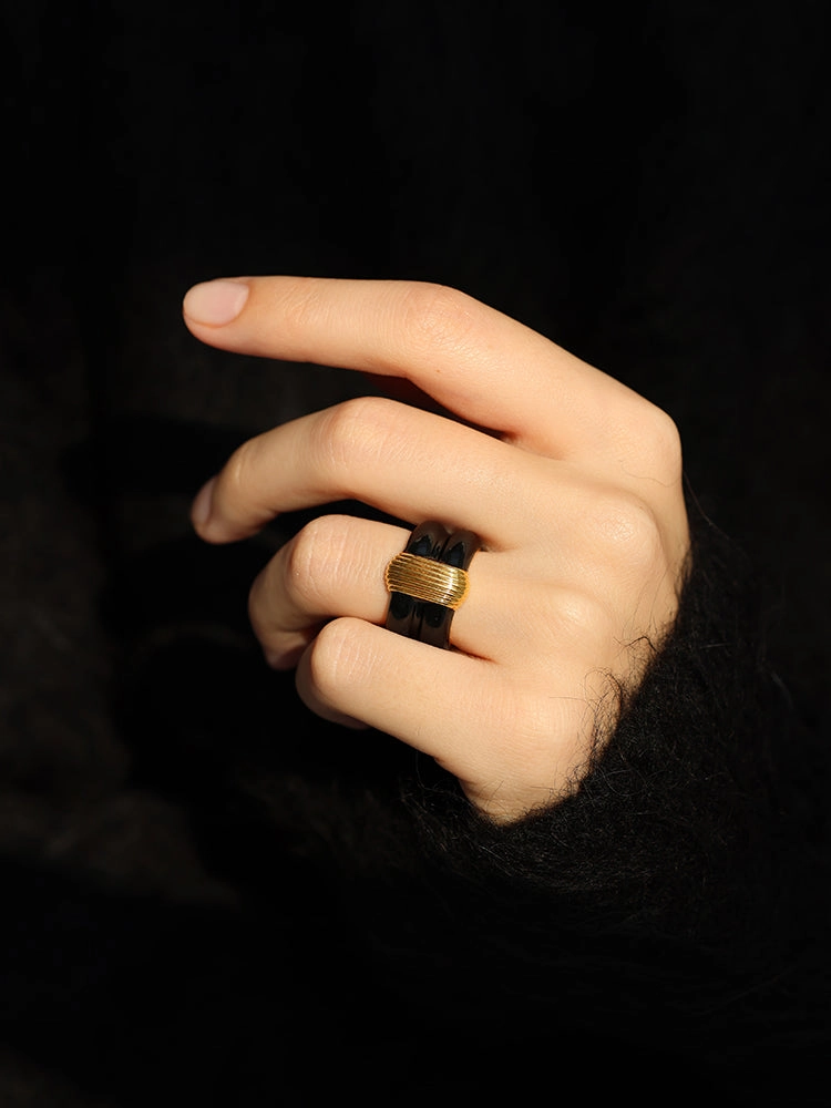 Bianca Black Enamel Gold Ribbed Ring Lightweight Symbol Brilliant Design