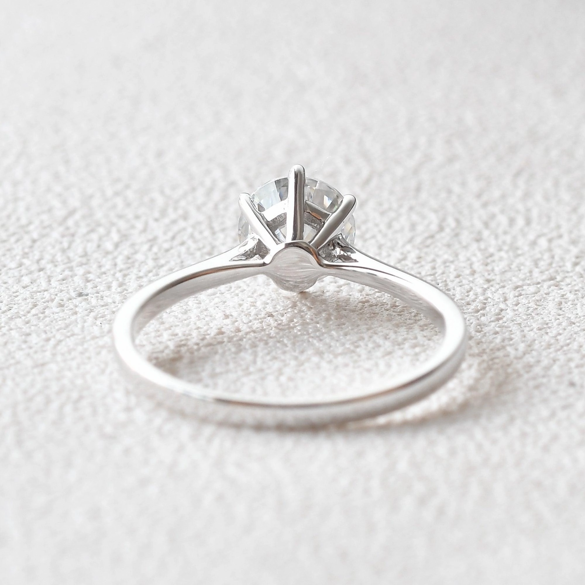 Event Style 1.0ct Round Moissanite Six-prong Classic Solitaire Ring
