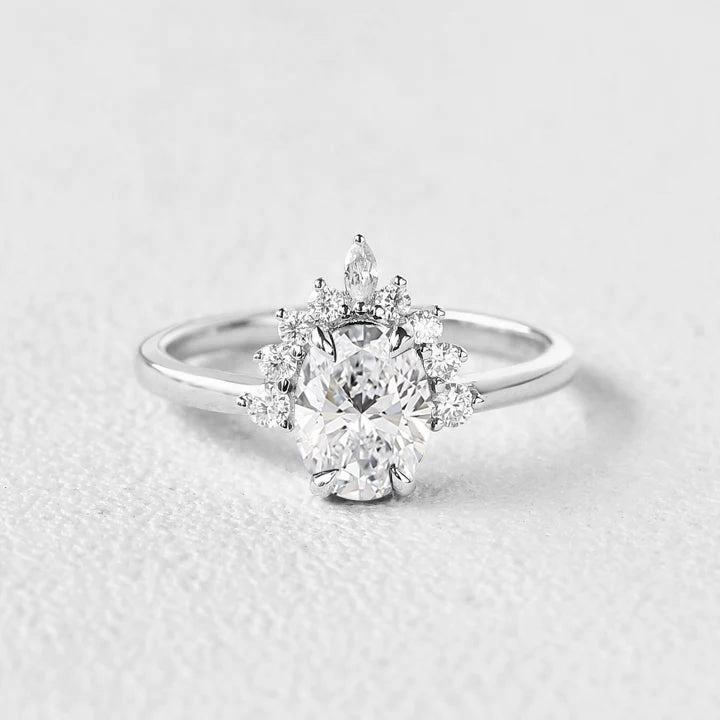 Editorial Look Red Carpet 1.0-2.0ct Oval Cut Lab Grown Diamond 4-Prong Gold Ring