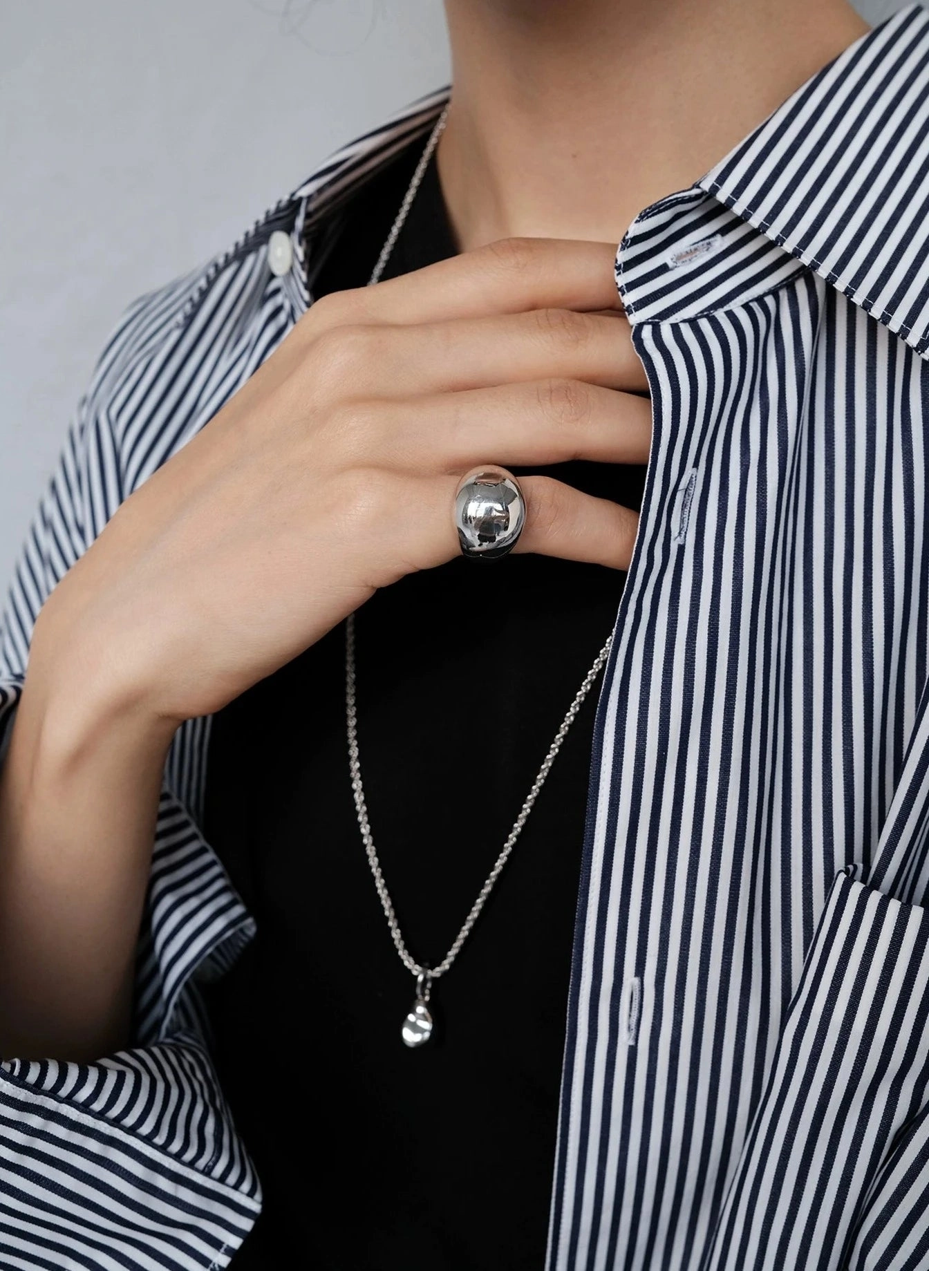 High-End Decoration Traditional Symbol Chantae Curved Dome Ring Gold