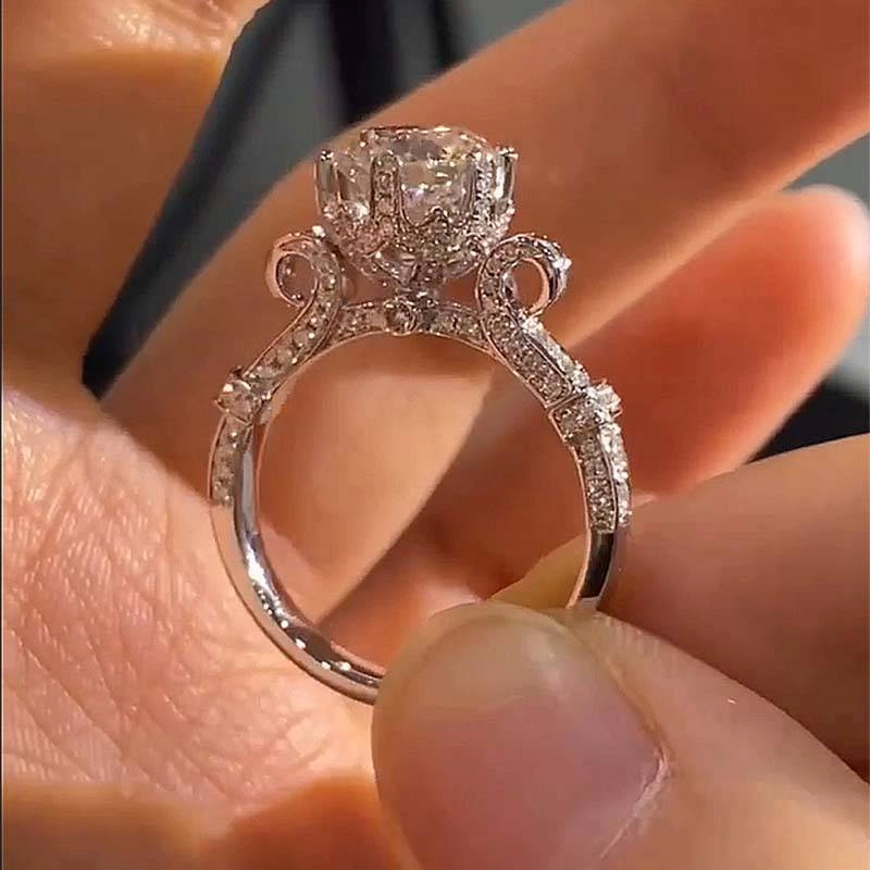 Fashion Element Subtle Highlight Moissanite 2.0 Carat Engagement Ring Promise Ring For Women