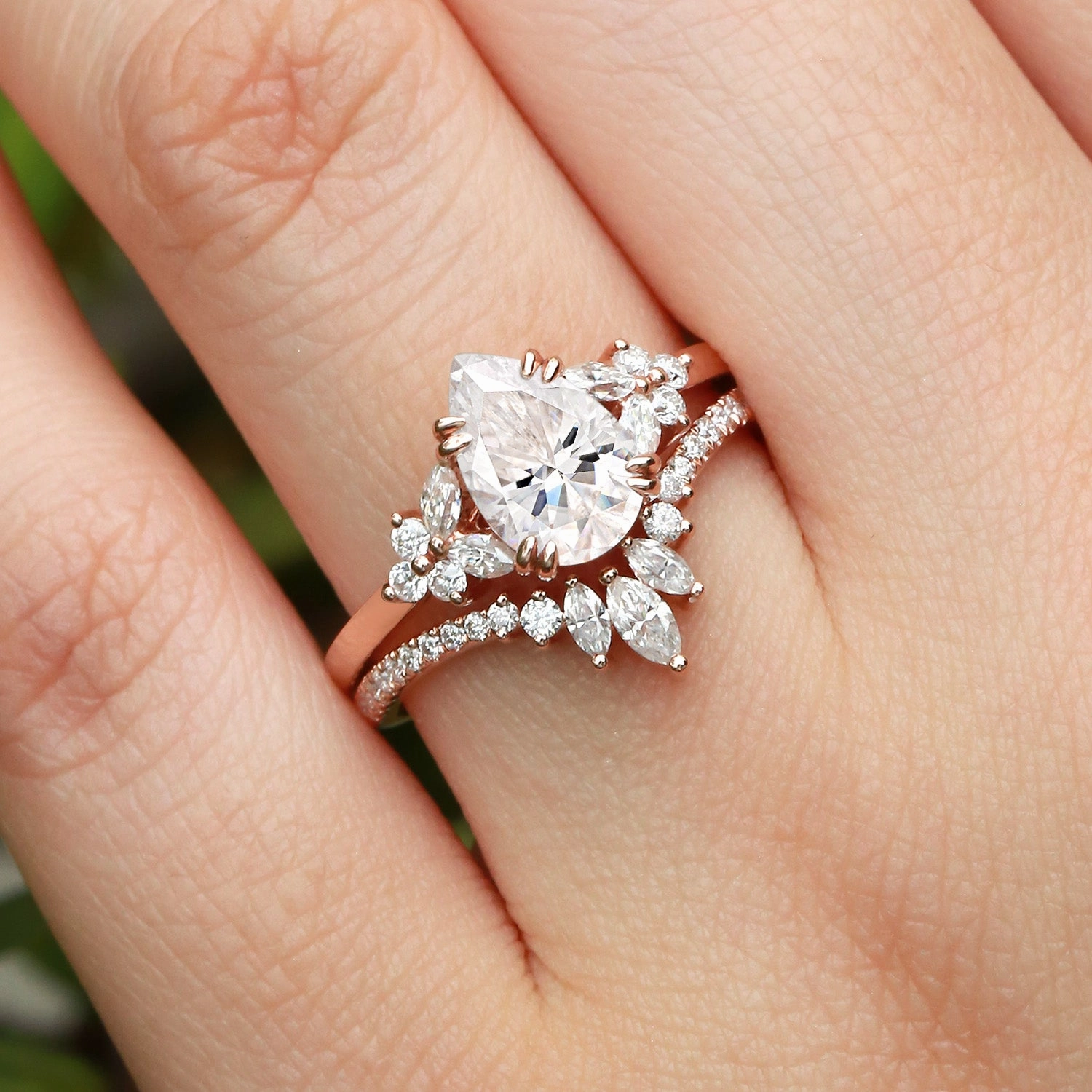 Cluster Pear Shaped Moissanite Chevron Gold Ring Set 2pcs - Della Classic Touch Flawless Cut