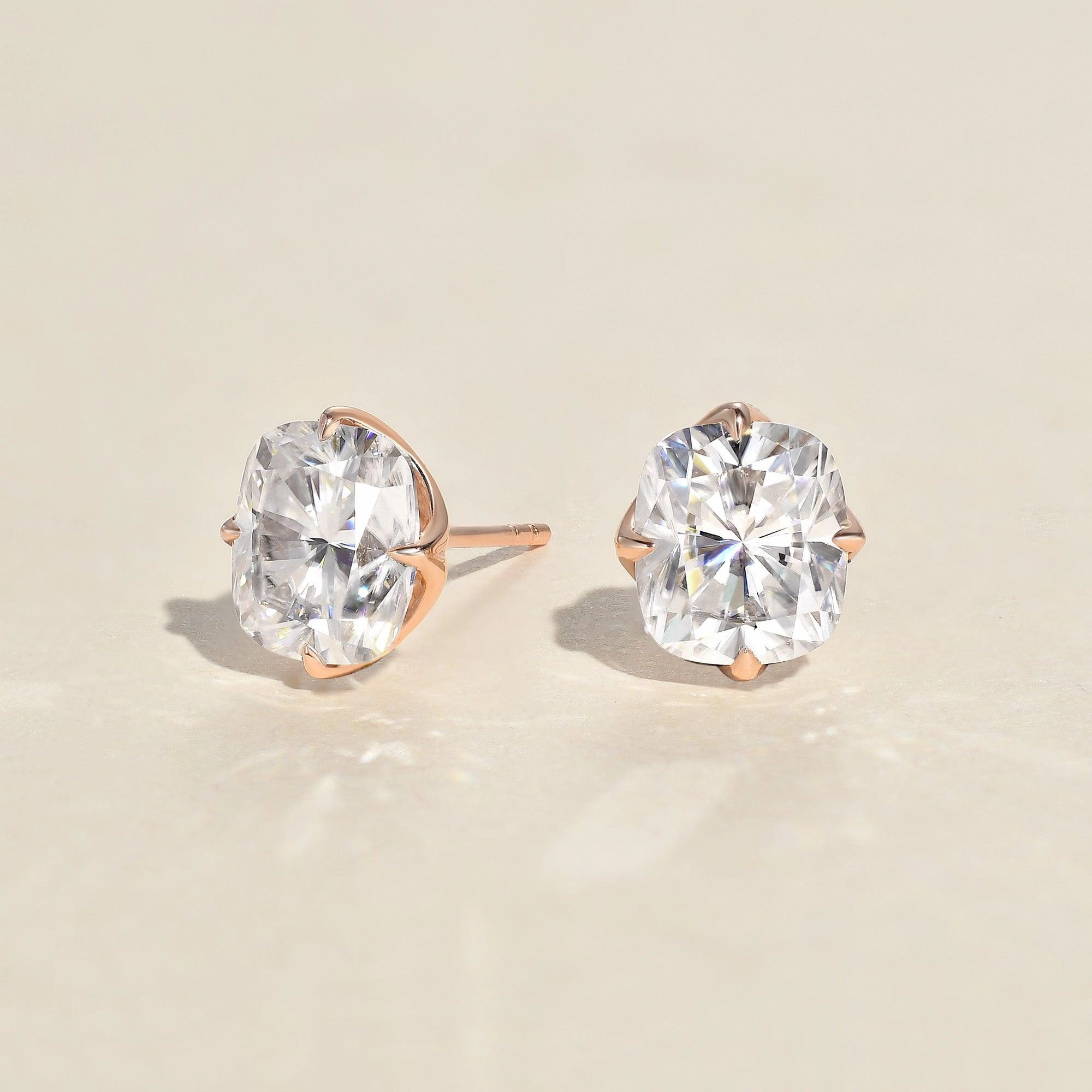 Brilliant Must-Have Cushion Cut Classic Solitaire Gold Studs Set 2pcs