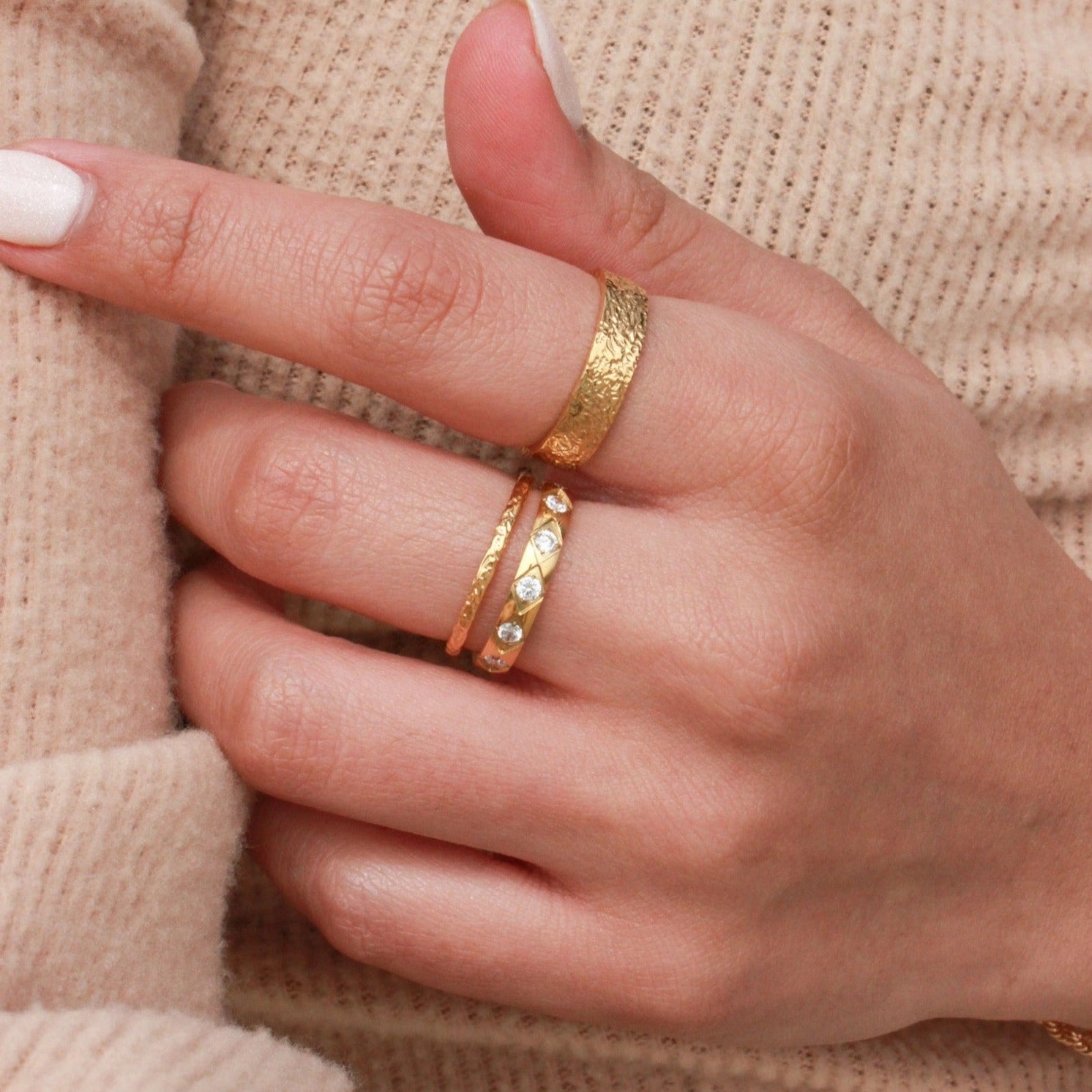 SOPHIE RING Dainty Glow