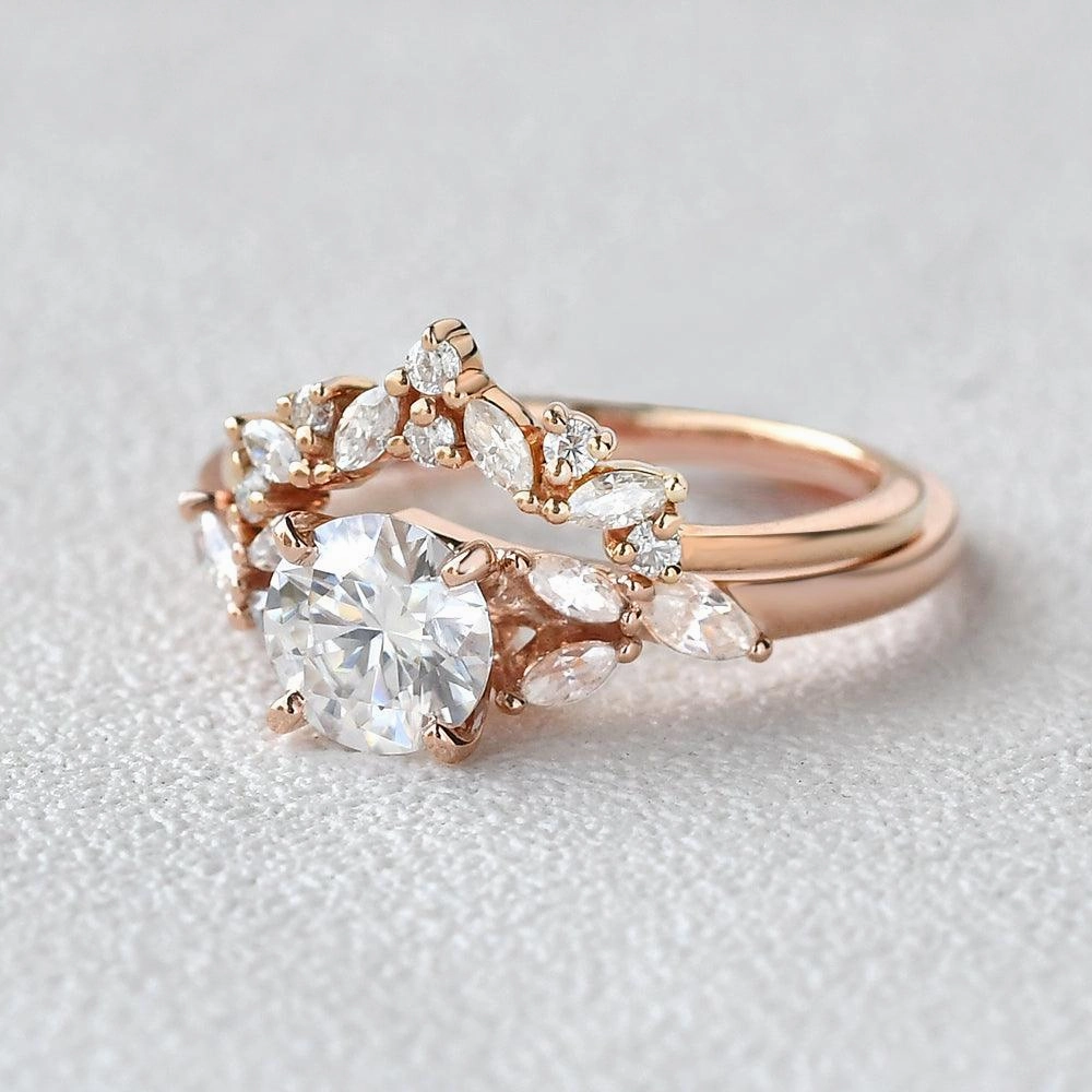Natural Flow 1.0ct Round Cut Moissanite Rose Gold Ring Set 2pcs