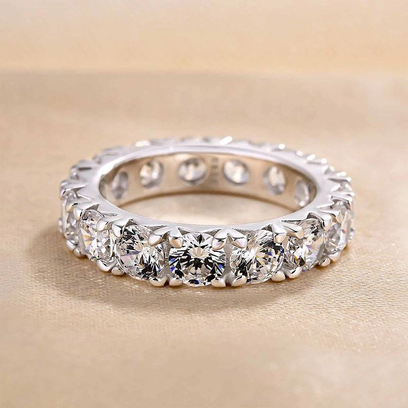 Crisp Edge Louily Stunning Round Cut Women's Wedding Band In Sterling Silver