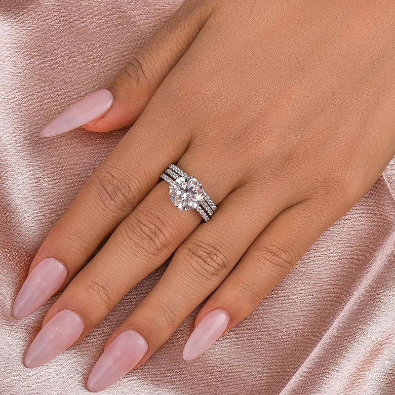 Everyday Glam Graceful Sparkle Louily Moissanite 2.0 Carat Round Cut 3PC Wedding Ring Set