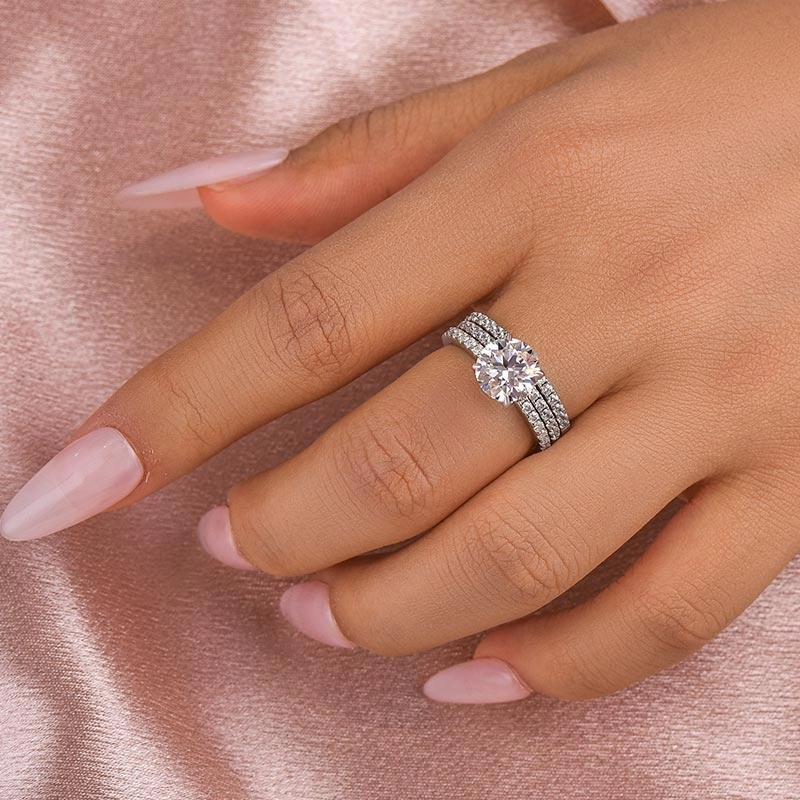 Effortless Edge Louily Moissanite 2.0 Carat Round Cut 3PC Wedding Ring Set