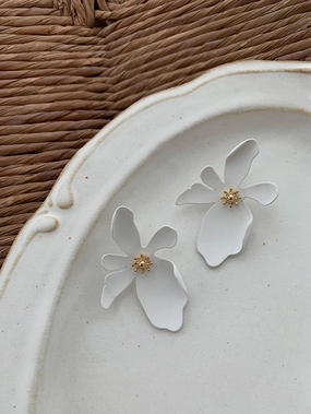 Daisy Blossom Stud Earrings Brilliant Essential