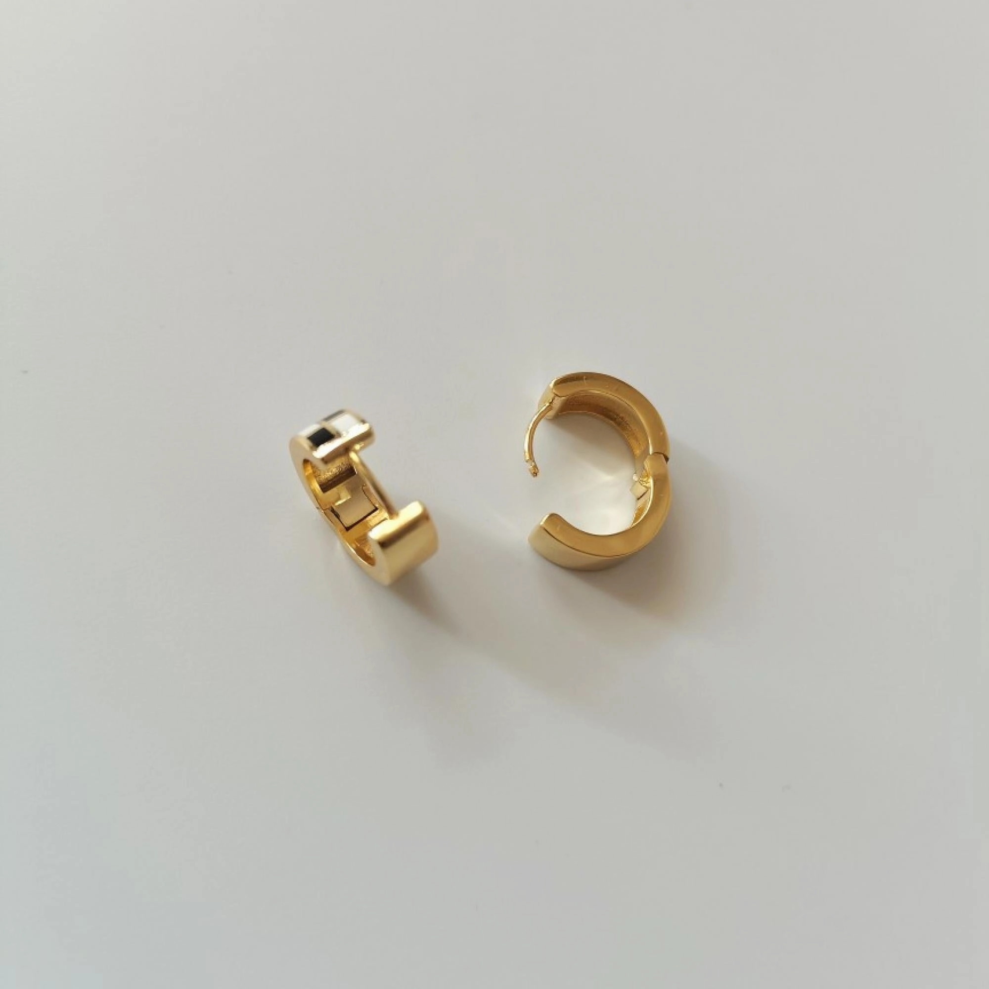 Linear Accessory Checkered Huggie Hoops