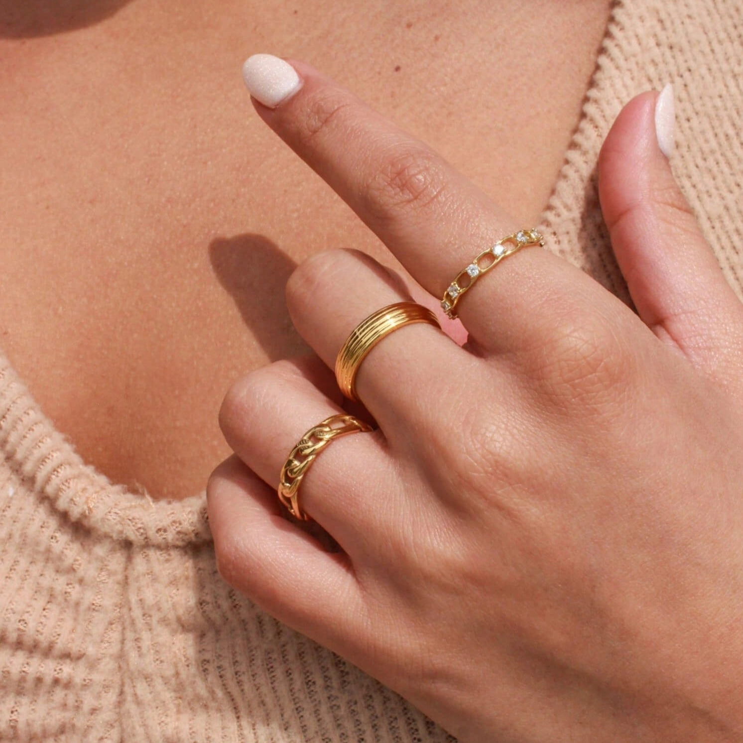 MARIE RIBBED BAND RING Exquisite Expression