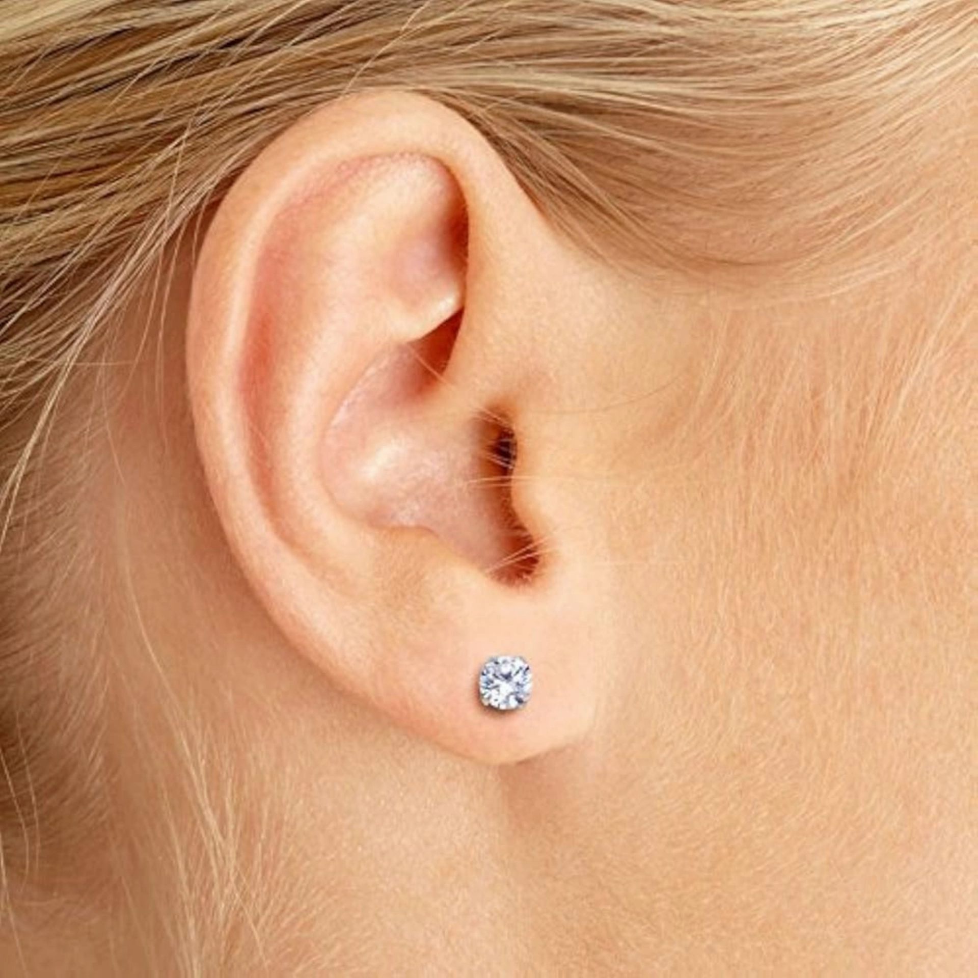 Gorgeous Creation Round Item Diamond Stud Earrings