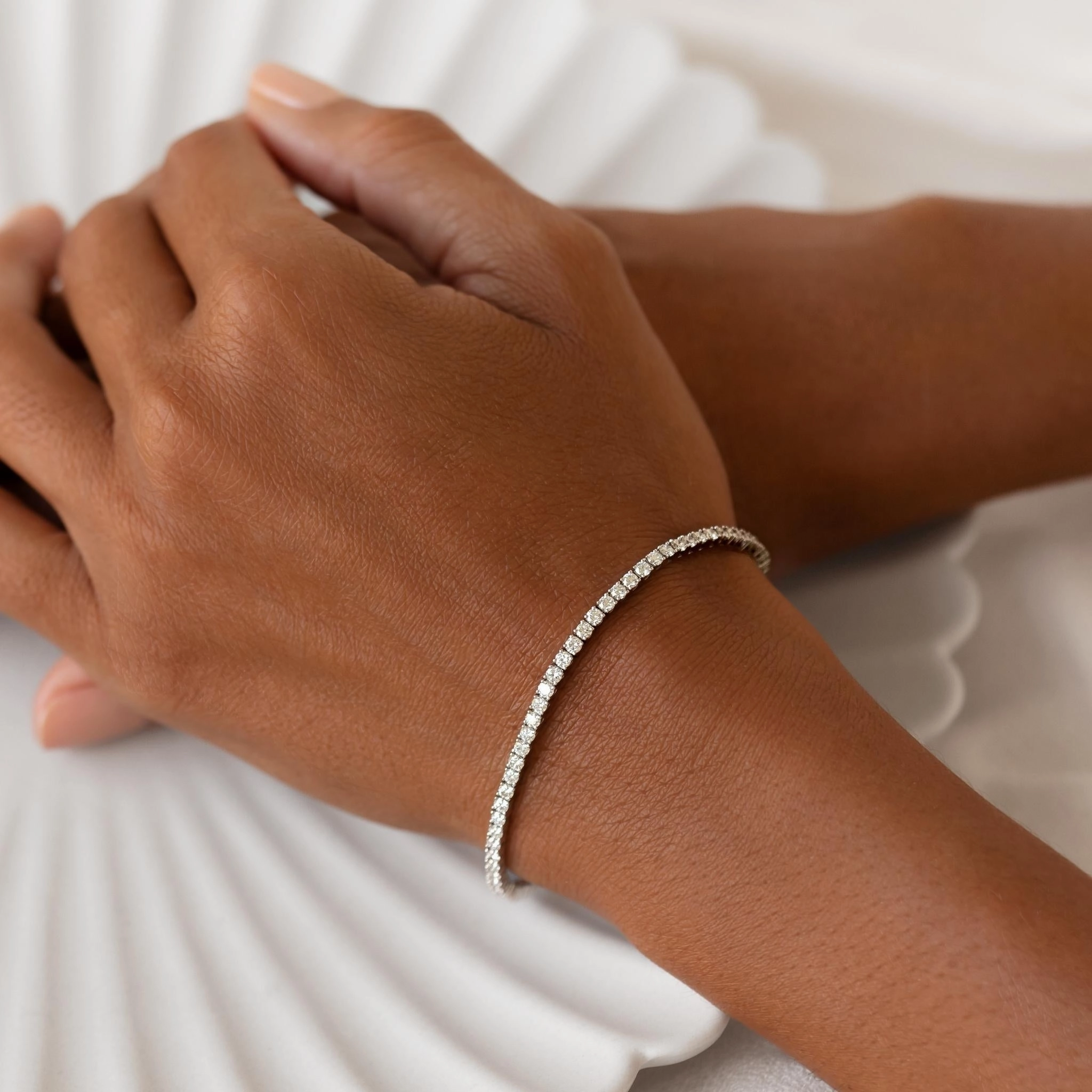 Natural Details Subtle Pop Diamond Tennis Bracelet 14k White Gold (2.6 - 2.7 ct tw, 6.5 inches)