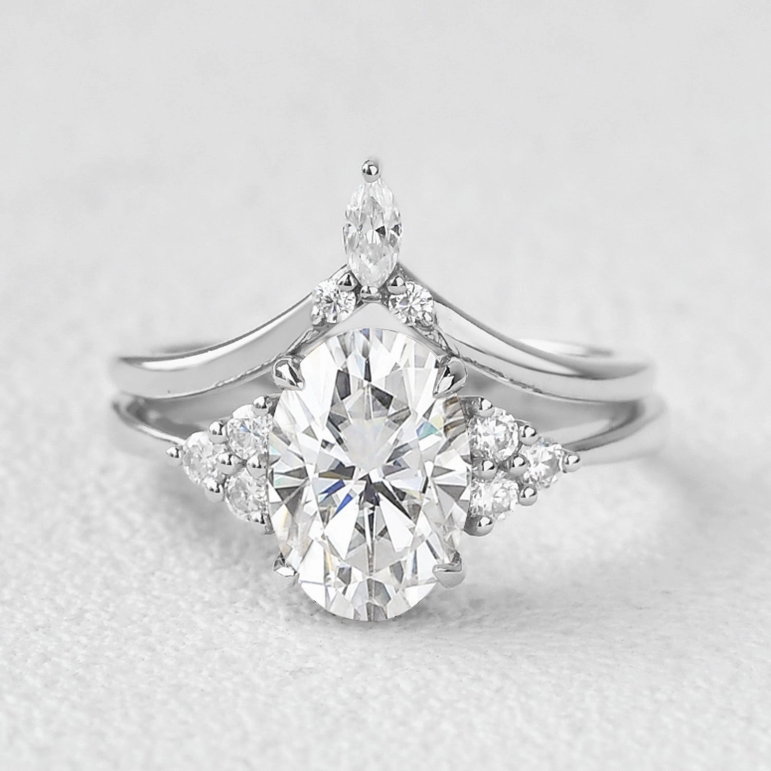 2.0ct Oval Cut Moissanite Vintage Gold Ring Set 2pcs Shimmering Form