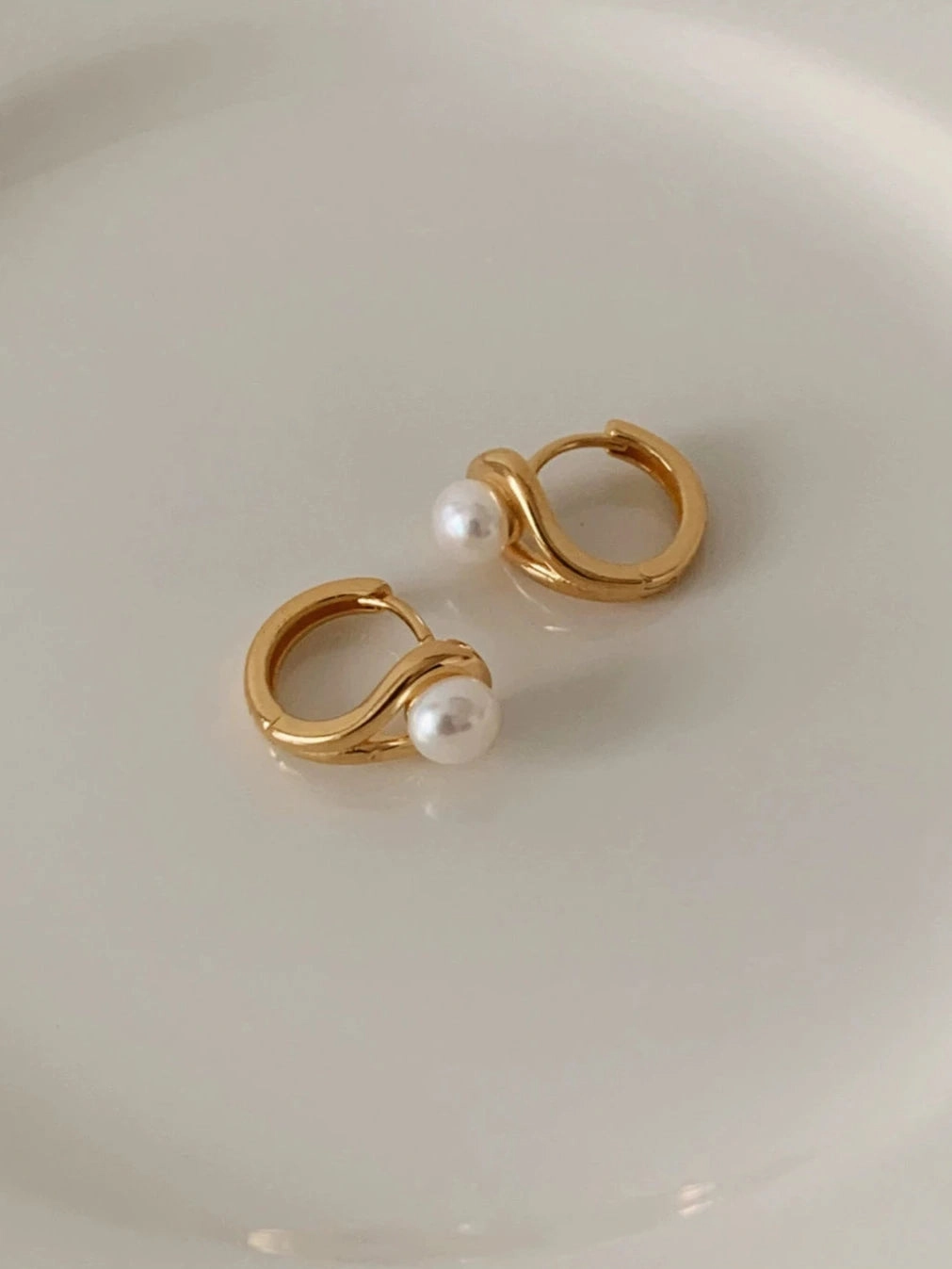 Endless Pearl Huggie Hoop Gold/Silver Statement Ornament