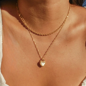 Luxury Ornament Twisted Adornment LOVE LOCKED PEARL SHELL NECKLACE