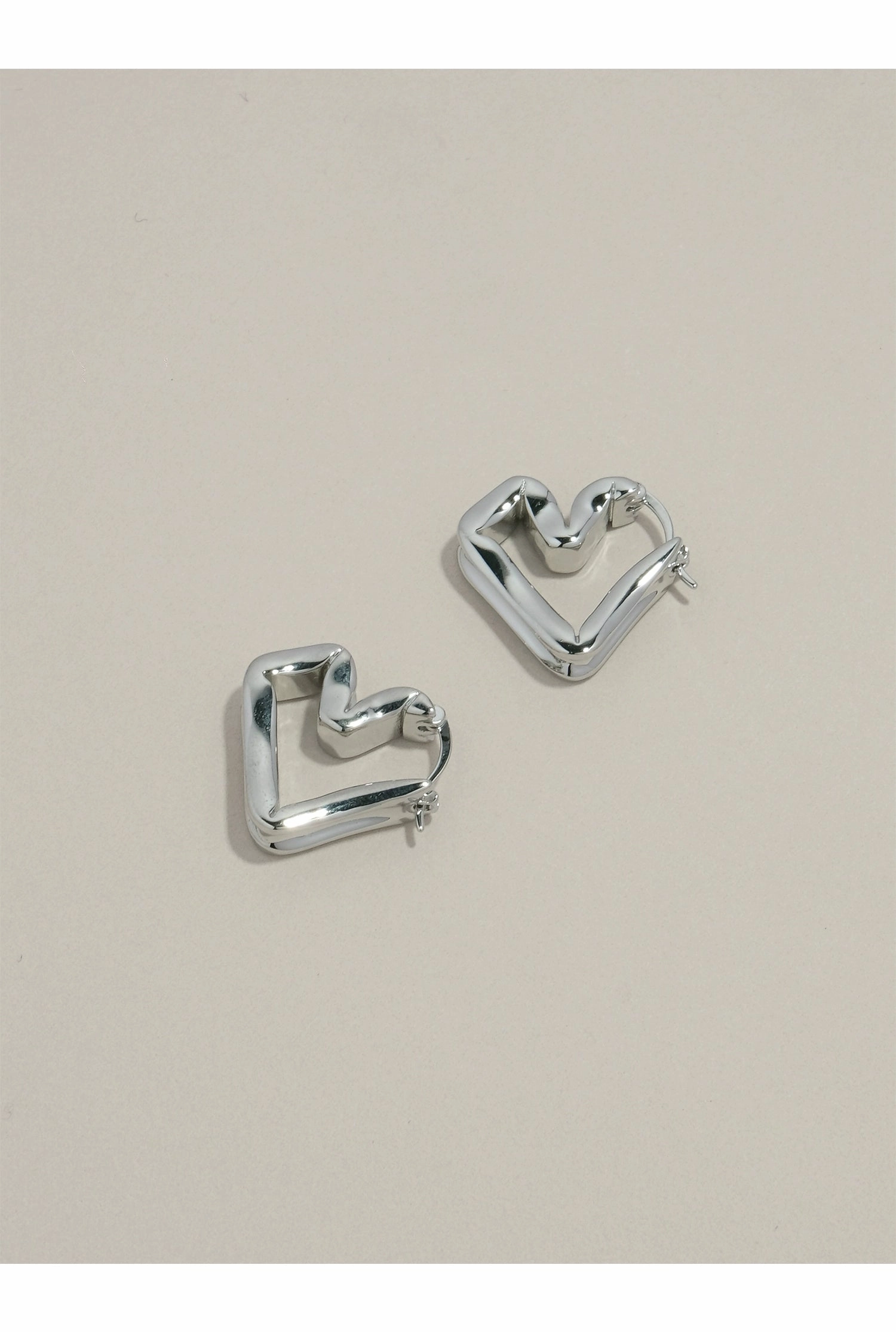 Daily Decoration Luxurious Aesthetic Ricoh Heart Hoop Earrings Gold / Silver