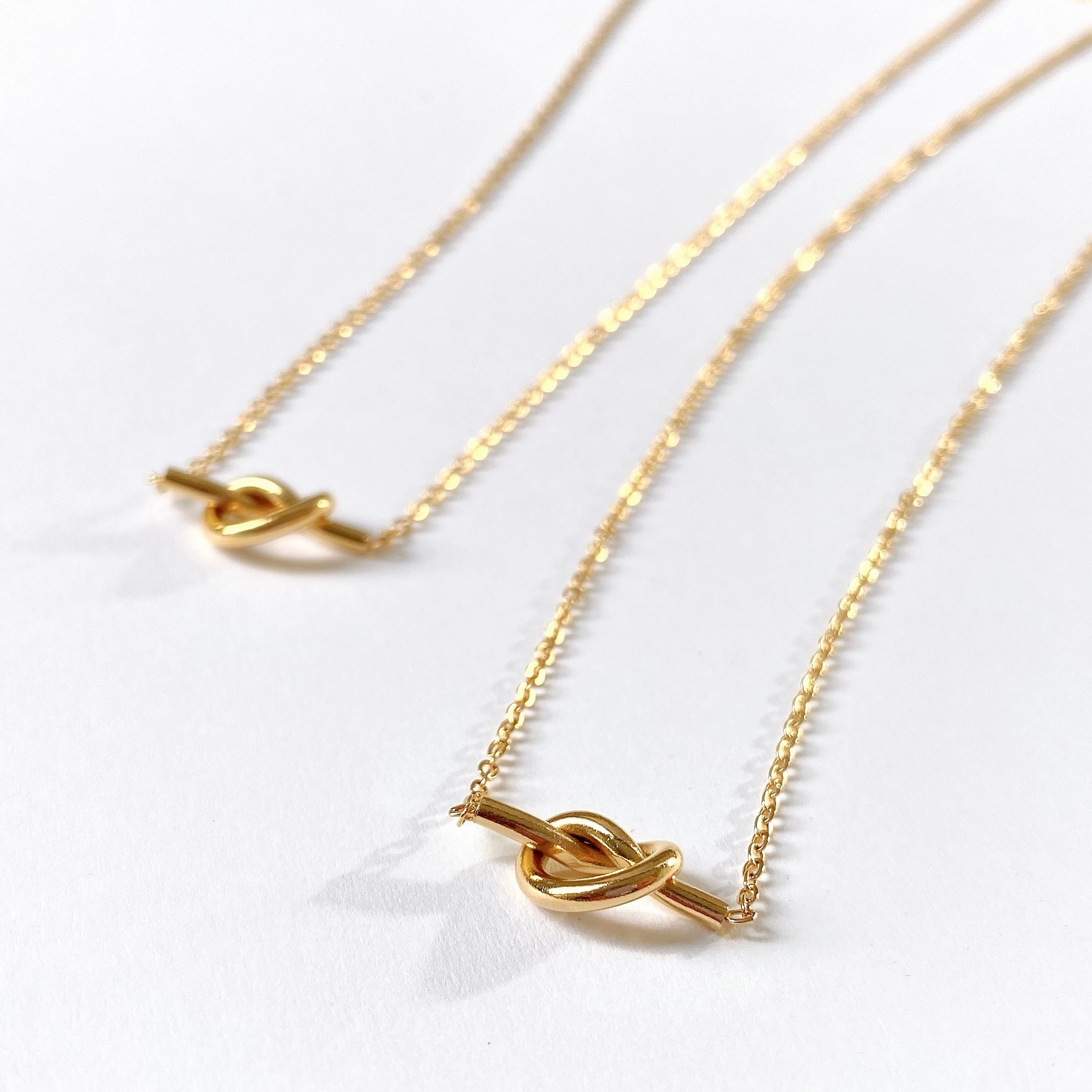 Lively Accent Fiore Horizontal Knot Necklace