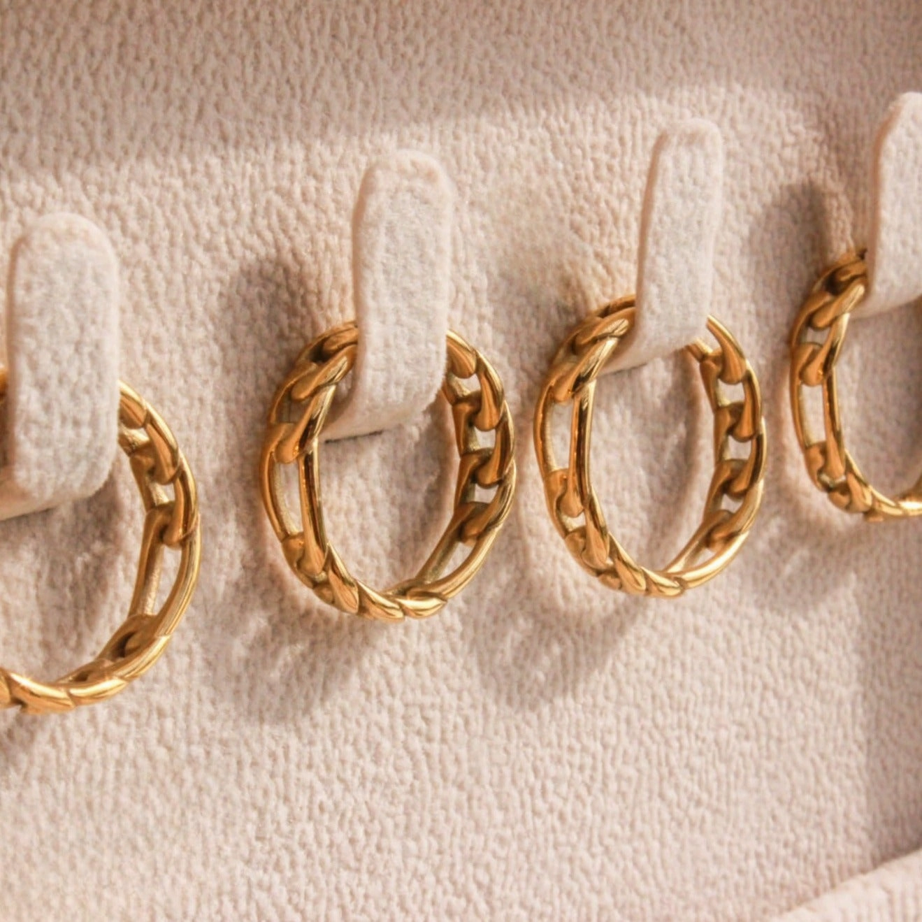 FREYA FIGARO CHAIN LINK RING Iridescent effect Hypoallergenic Piece