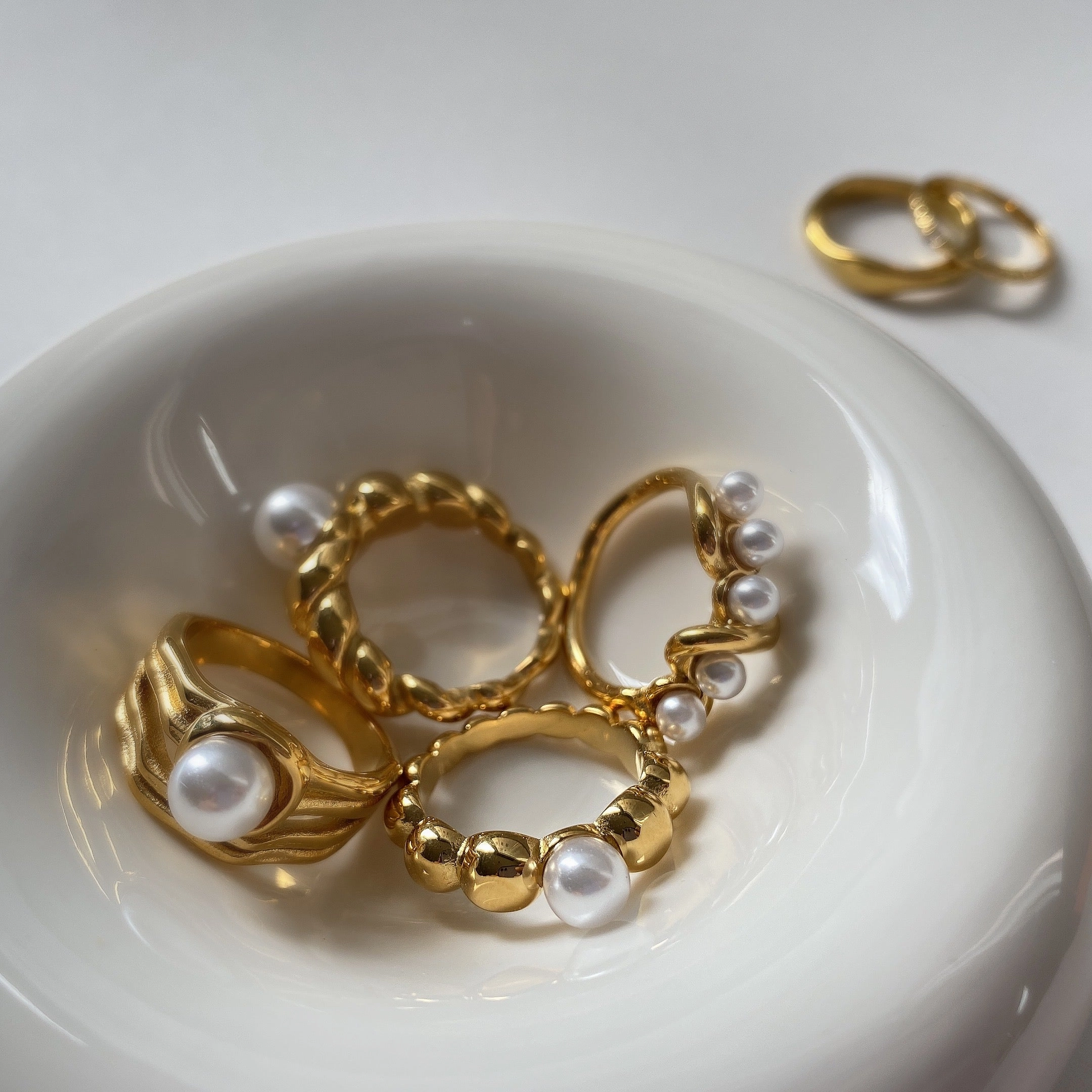 Assorted Pearl Twisted Rings Beaded Rings Excellent Jewelry Brick and mortar