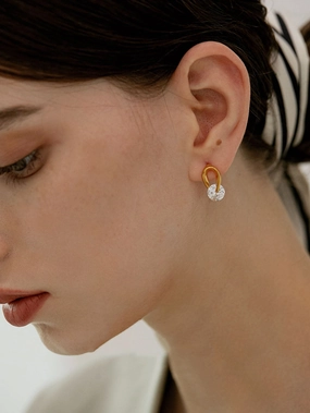 Minimalist Appearance Freja Sparkling Zirconia Stud Earrings