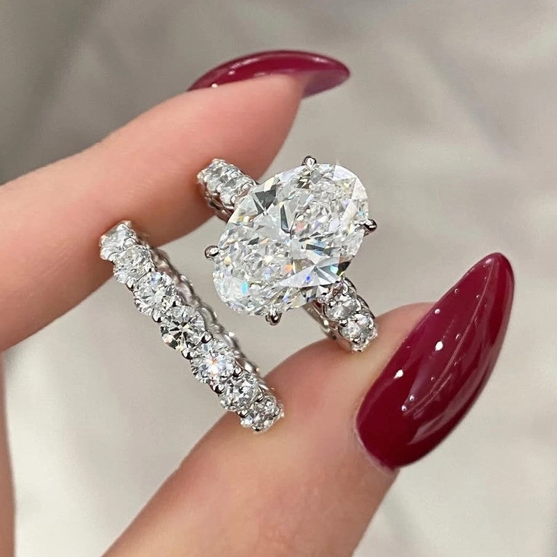 Chic Mood Glow Look 4.0Ct Oval Cut Simulated Diamond Promise Ring For Her With Eternity Wedding Band