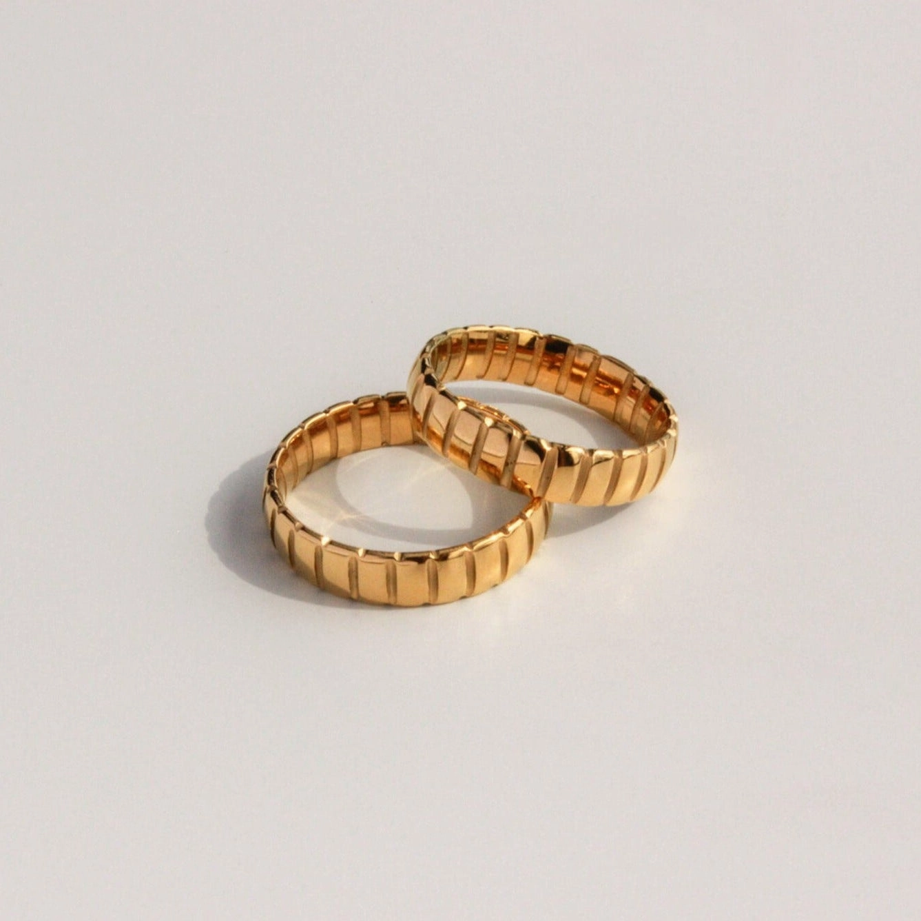 KATYA RIBBED BAND RING Occasion Present Branded Symbol