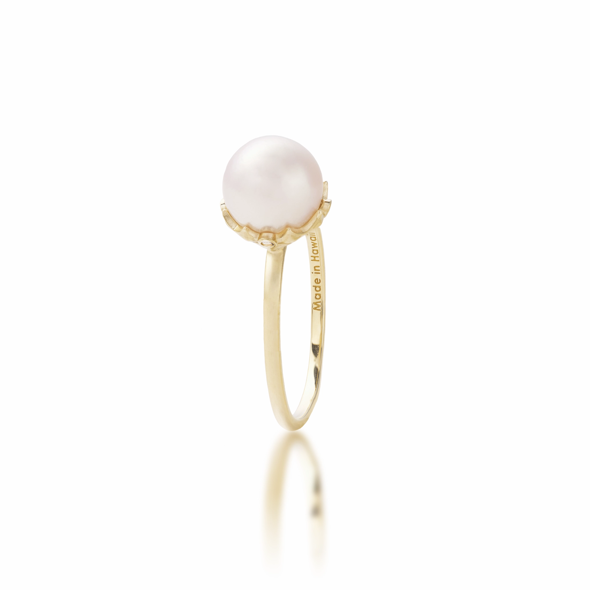 Chic Evening Luxury Accessories Hawaiian Quilted Star Akoya White Pearl Ring in Gold with Diamonds - 8mm