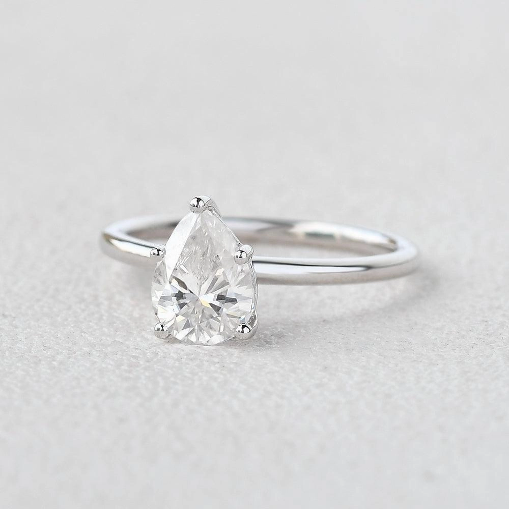 Dazzling Style 1.0ct Pear Shaped Moissanite Classic Solitaire Ring