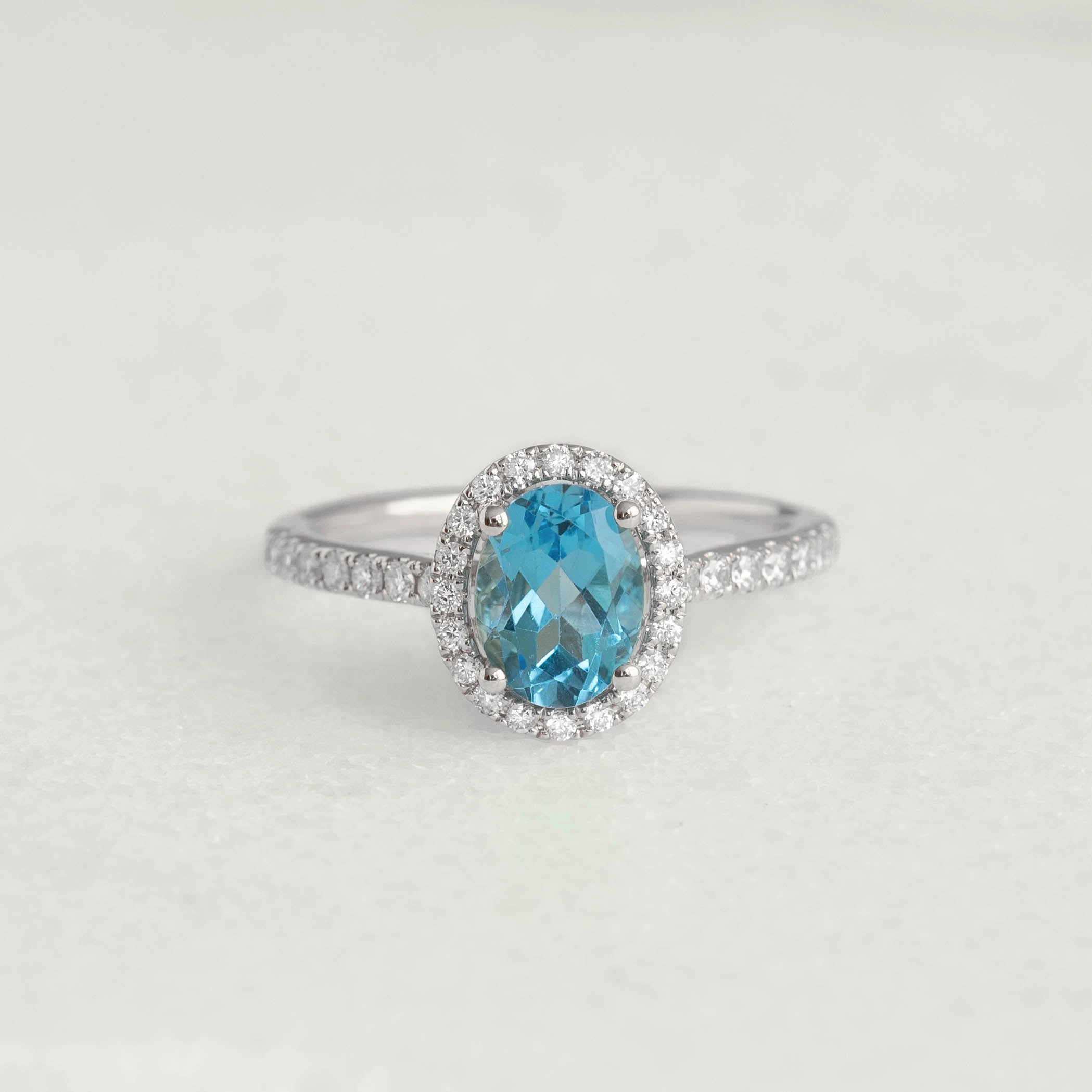 Casual Balance Contemporary Memento Oval Swiss Blue Topaz Halo Ring White Gold - Suna