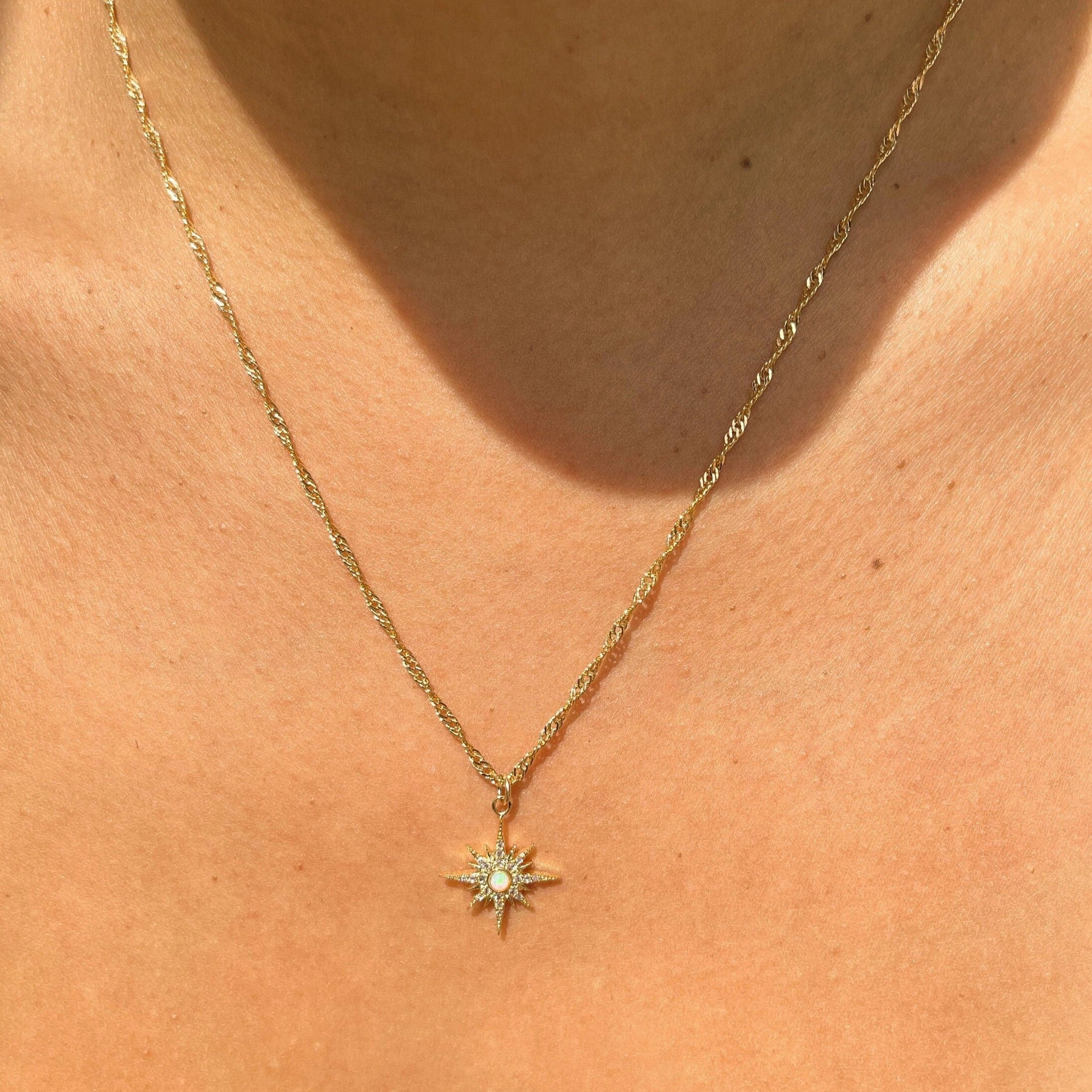 JASMINE OPAL STAR NECKLACE subtle style
