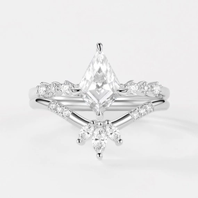 Kite Cut Moissanite Stacking Engagement Ring Sets 2pcs Warm Light Delicate Details