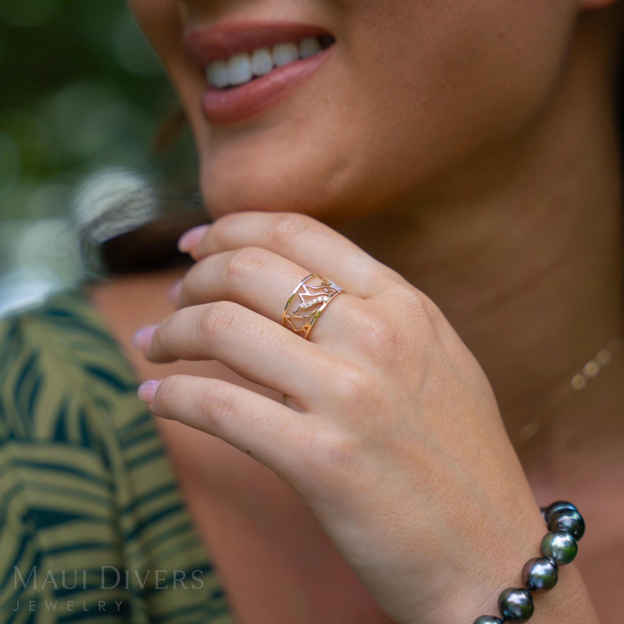 Meaningful Jewelry Modern Look Ko?olau Waterfall Ring in Gold with Diamonds - 10mm