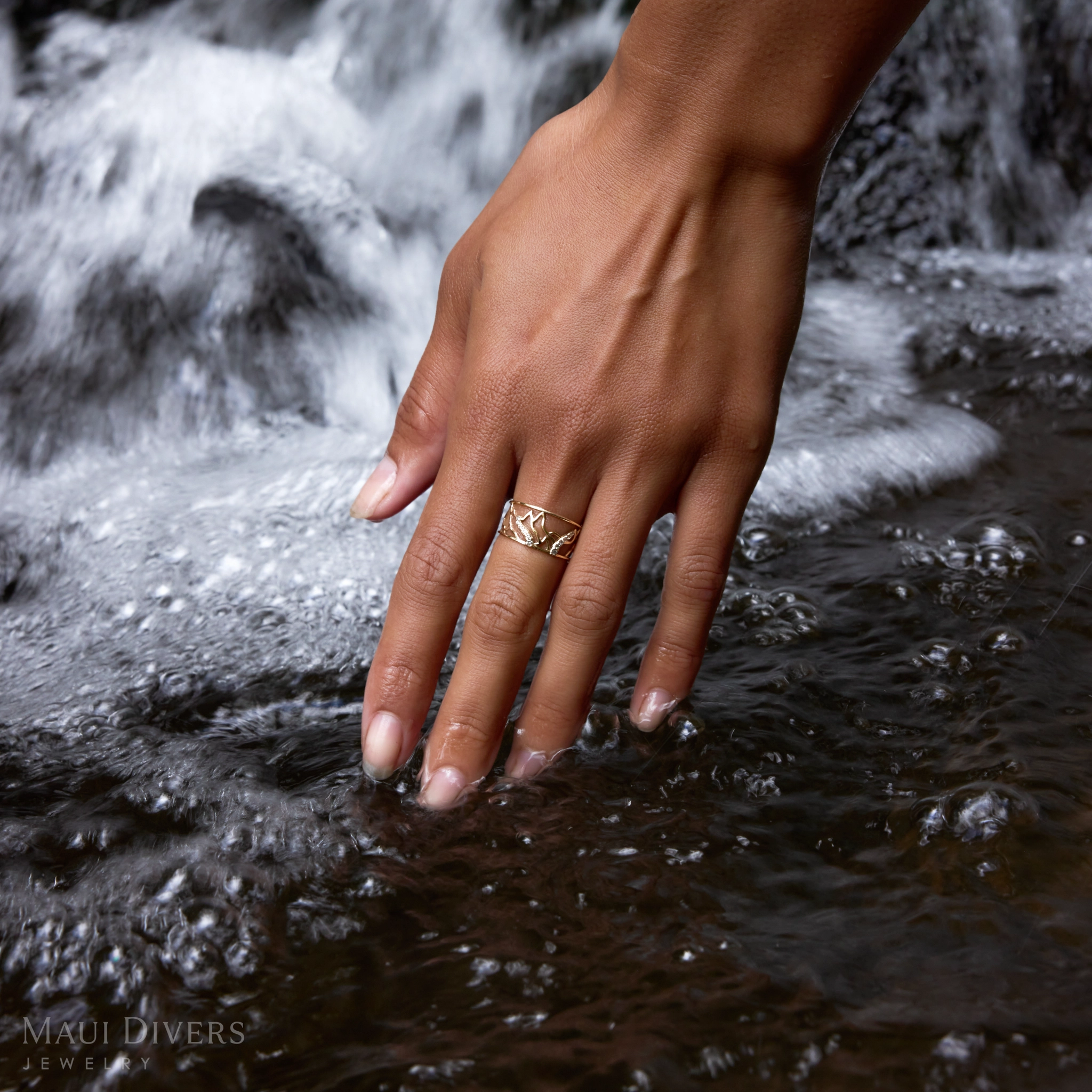 Luxury Design Delicate Look Ko?olau Waterfall Ring in Gold with Diamonds - 10mm
