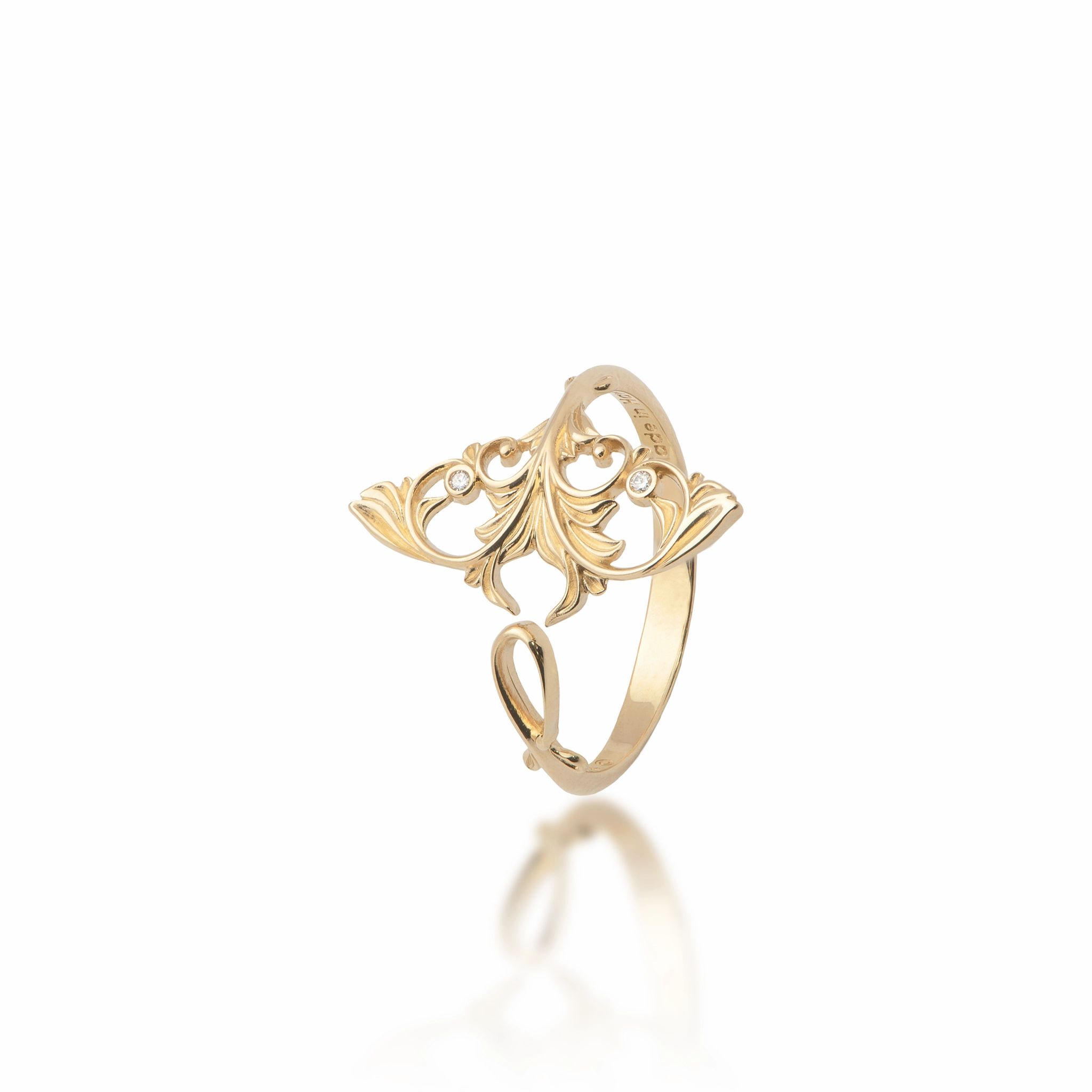 Modern Object Classic Look Living Heirloom Manta Ray Ring in Gold with Diamonds - 20mm