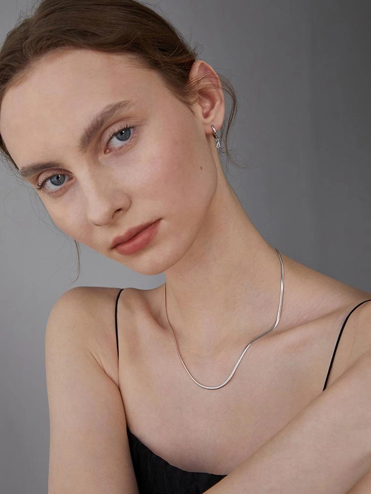 Lorraine 18K Gold / Silver Sparkling Slim Herringbone Necklace, 2mm wide Chain Classic Mood