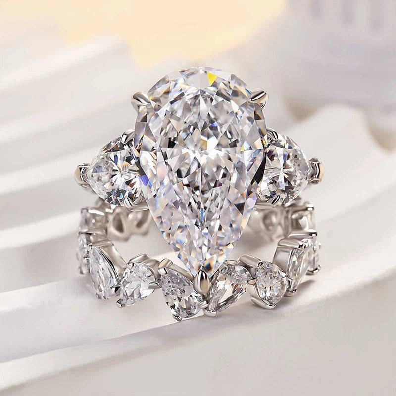 Louily Luxury 8.0 Ct Pear Cut Three Stone Wedding Set Shiny Detail
